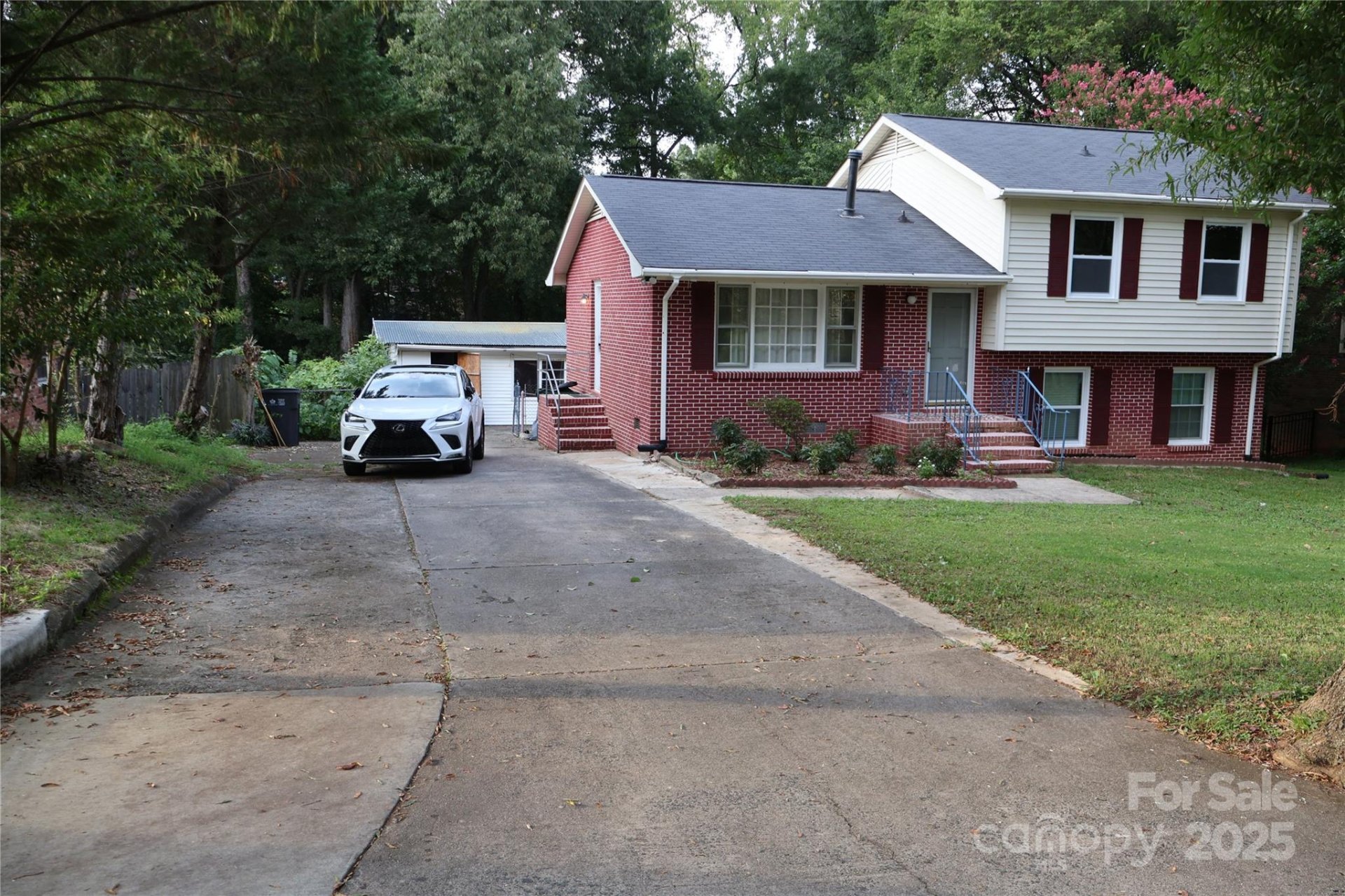 Property image 3 at 6727 Cedar Springs Road, Charlotte, NC 28212
