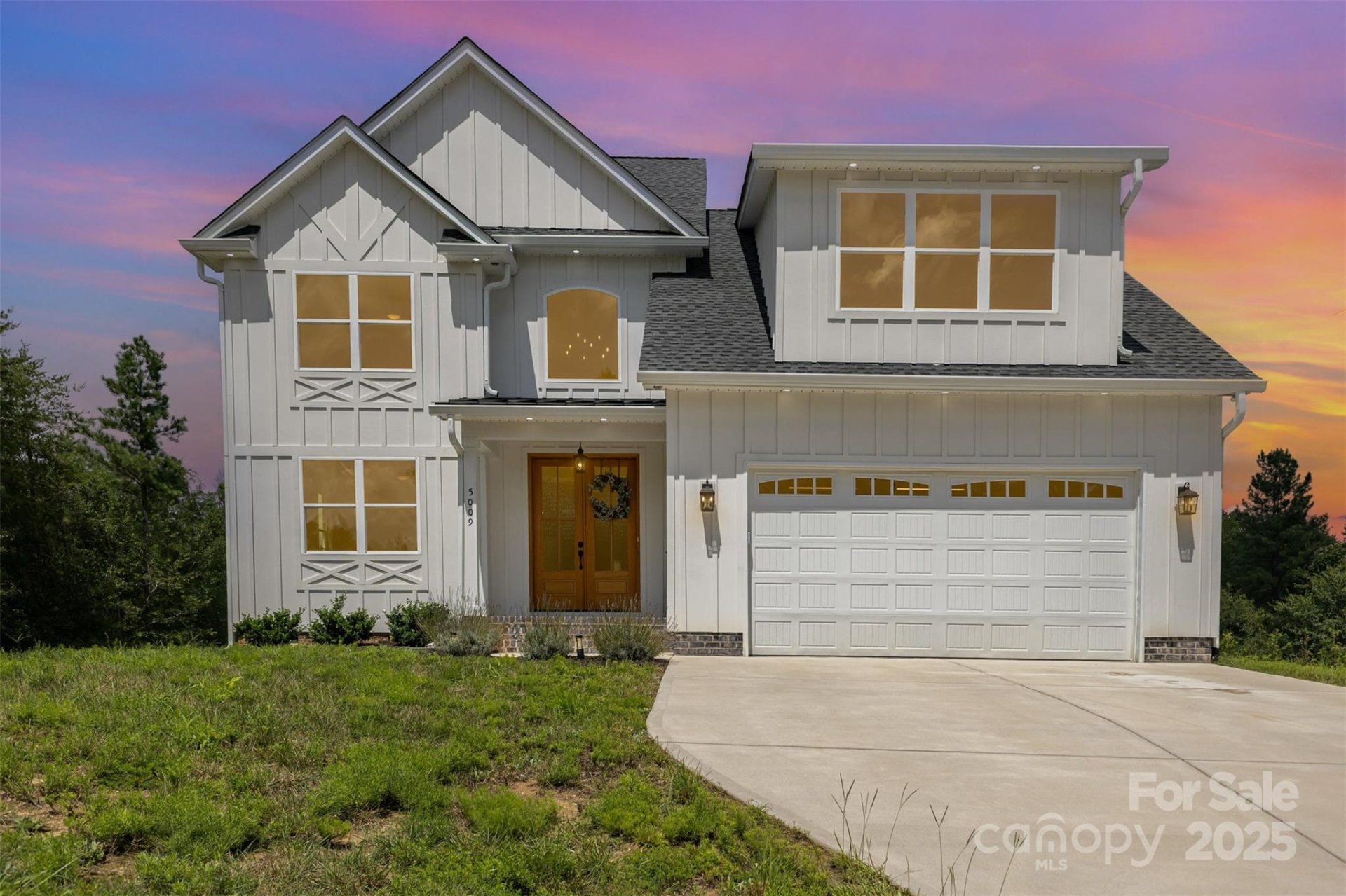 Magnolia, Clover Community