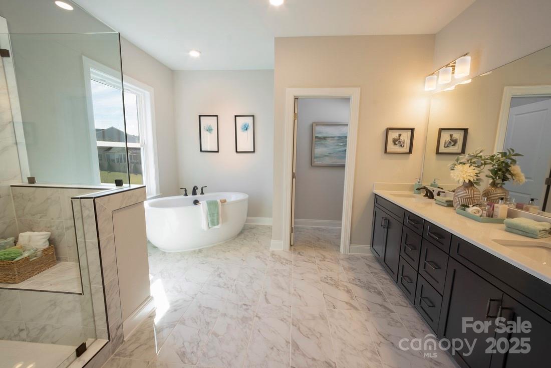 Property image 3 at 6010 Moonglade Lane, Charlotte, NC 28269