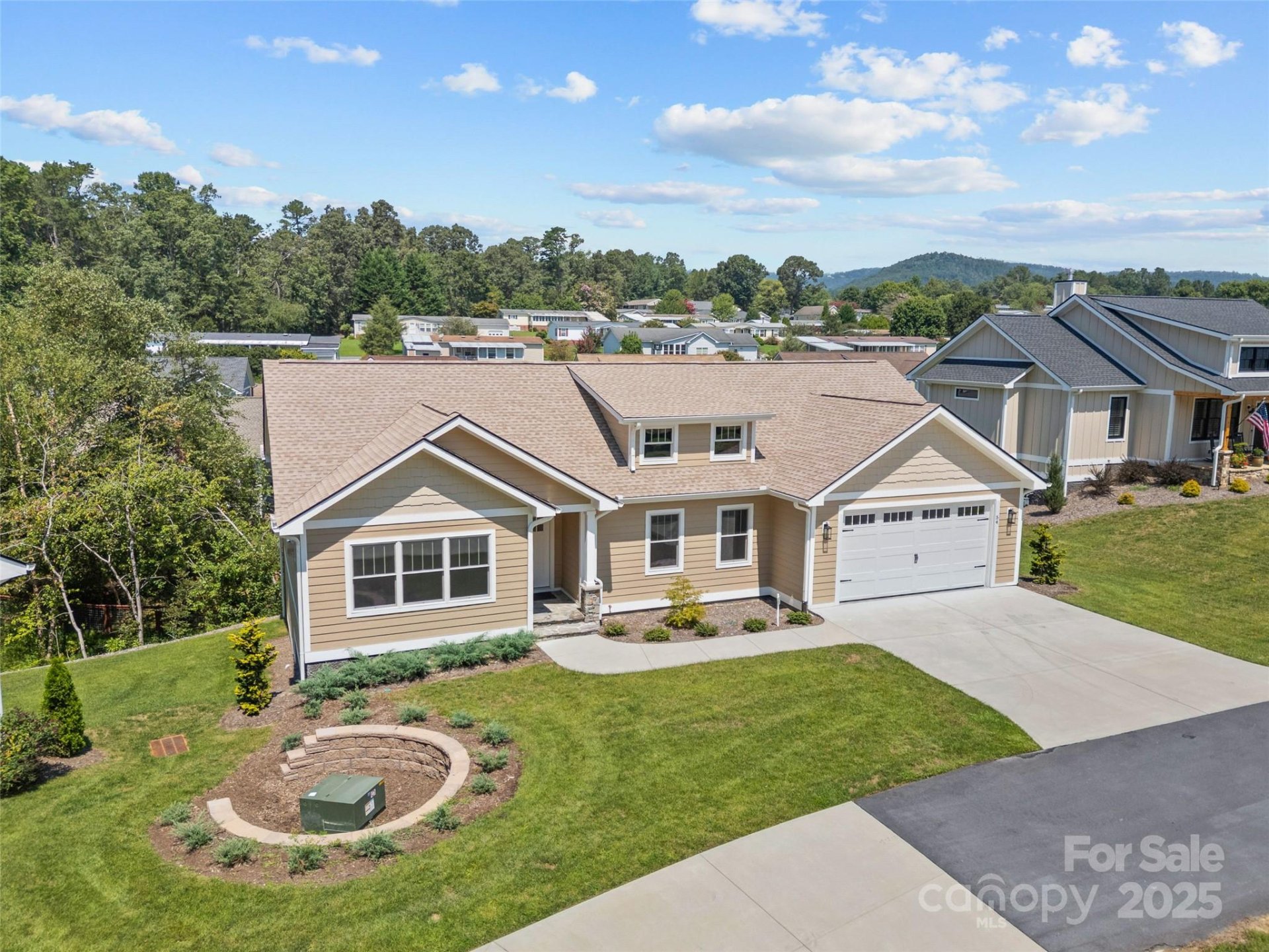 Property image 2 at 54 Olde Oak Lane, Hendersonville, NC 28792