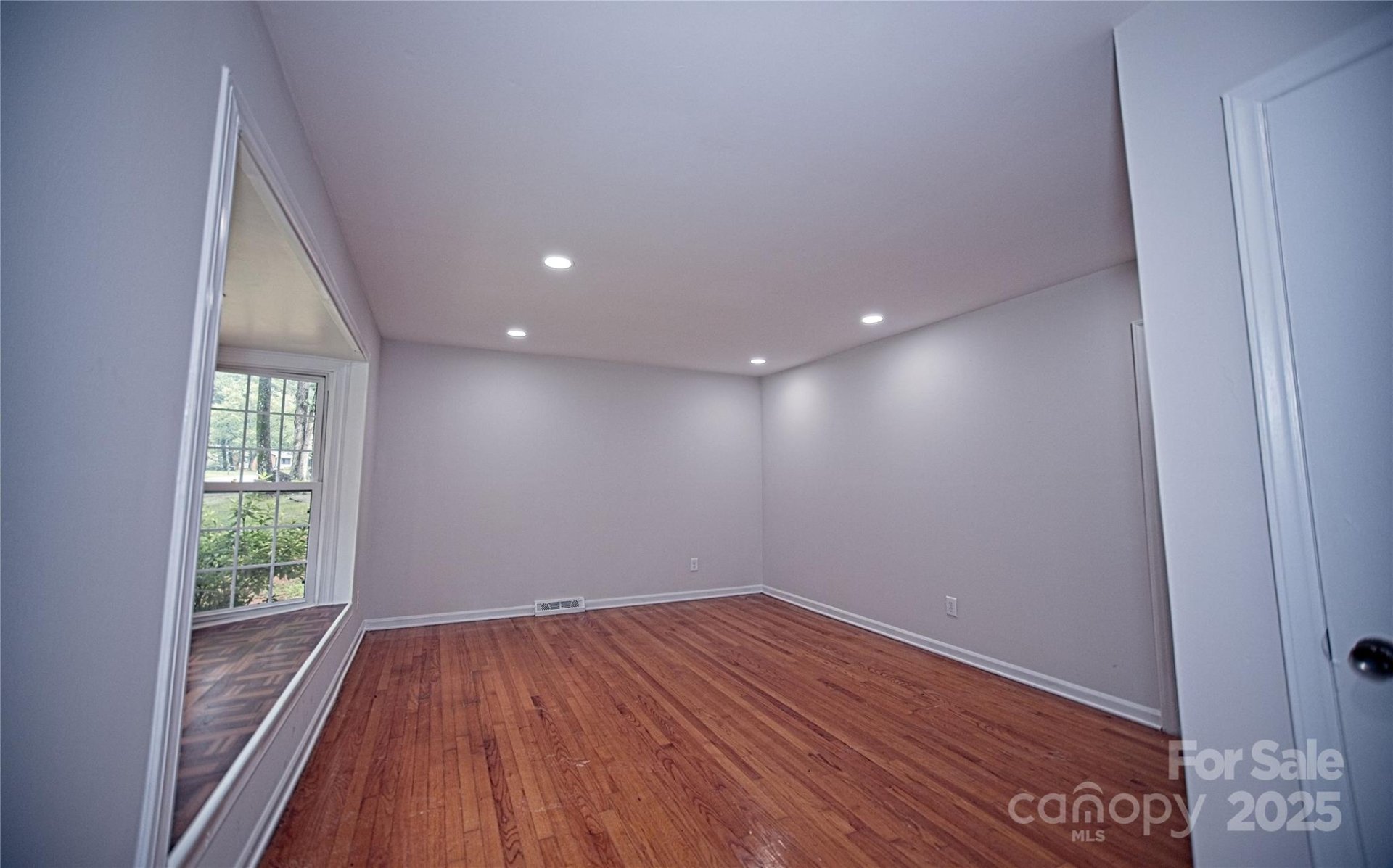 Property image 3 at 6212 Snowcrest Court, Charlotte, NC 28212