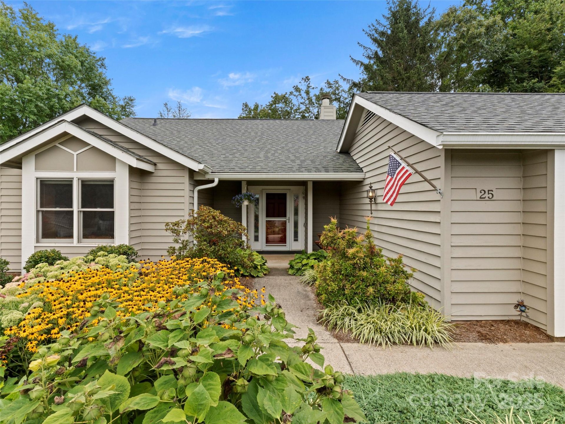 Property image 3 at 25 Cedarcliff Circle, Asheville, NC 28803