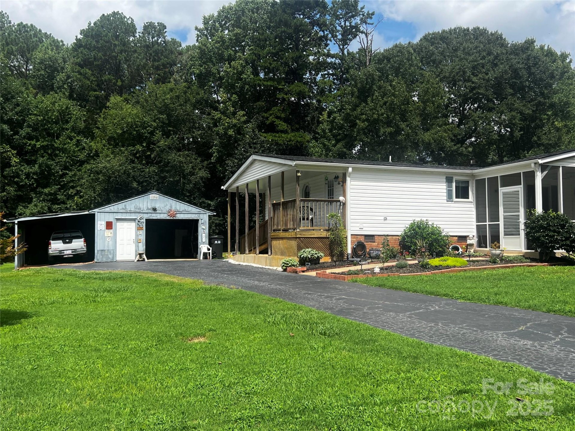 Property image 4 at 11725 Forestwinds Lane, Charlotte, NC 28216