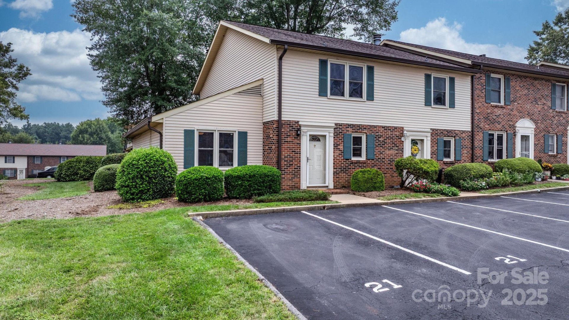 Property image 1 at 1330 5th Street, Hickory, NC 28601