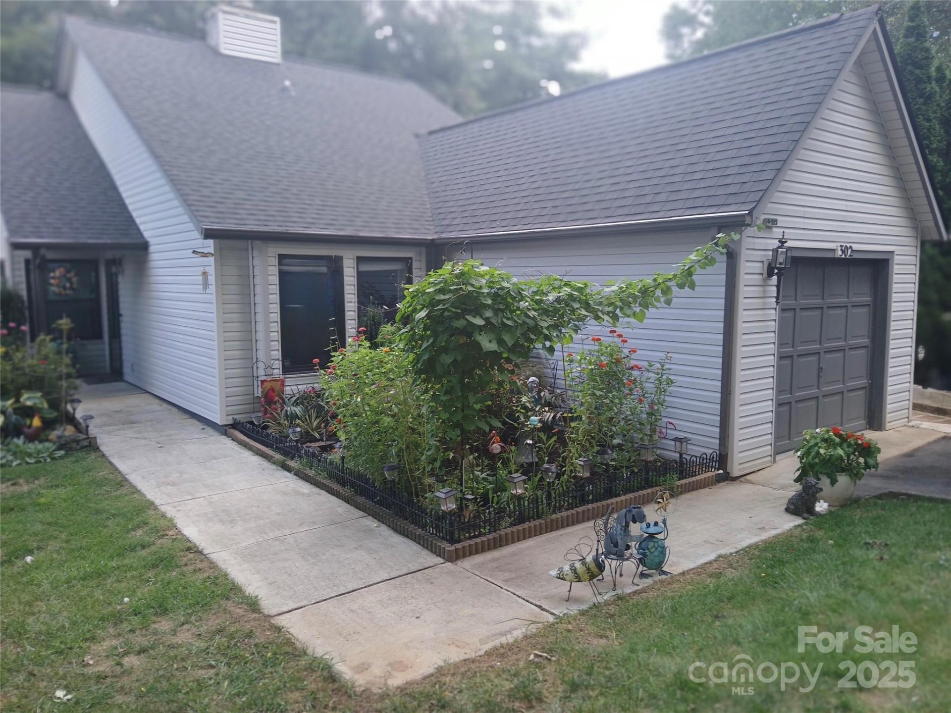 302 Oak Place