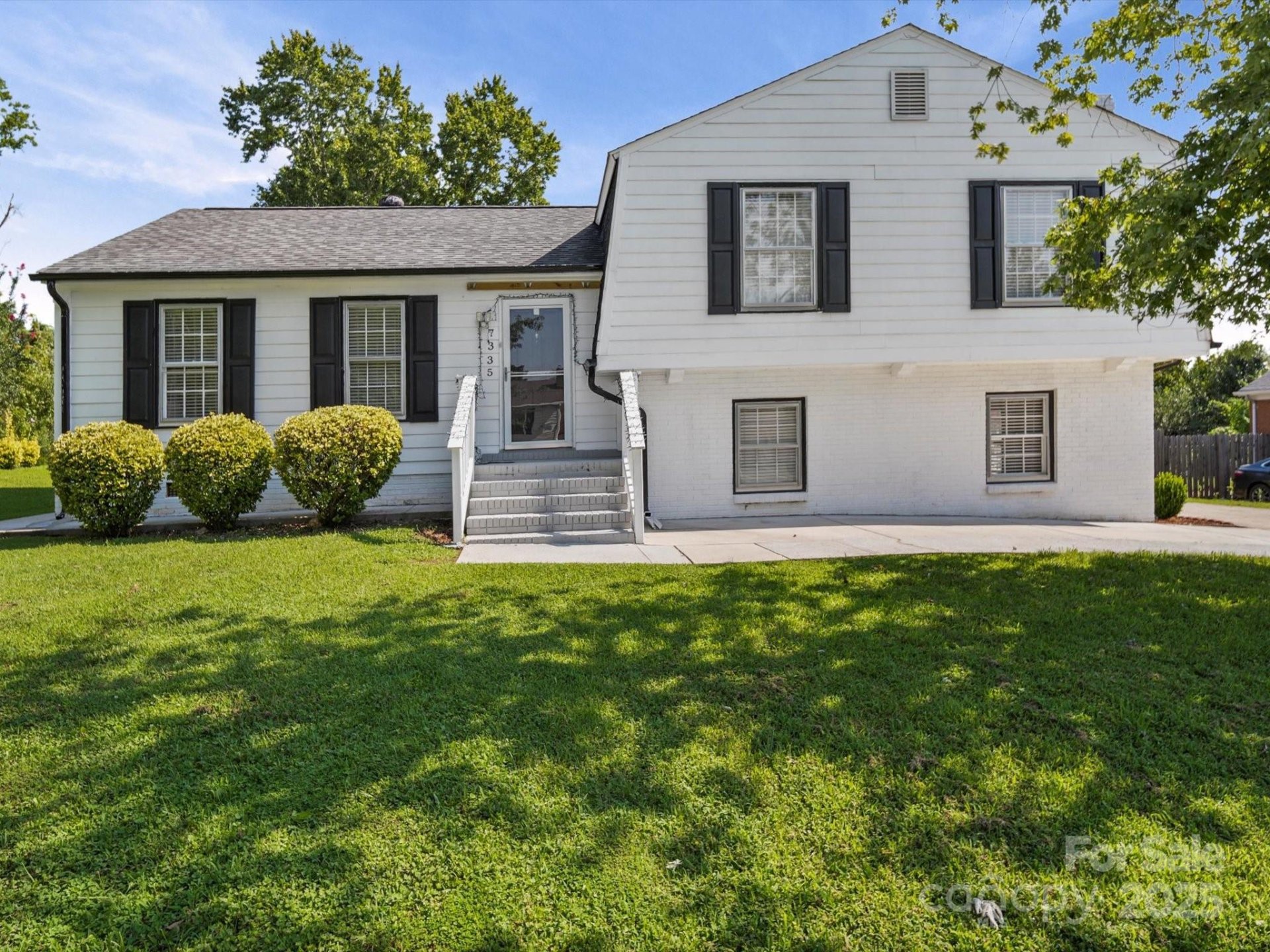 7335 Meadowdale Lane