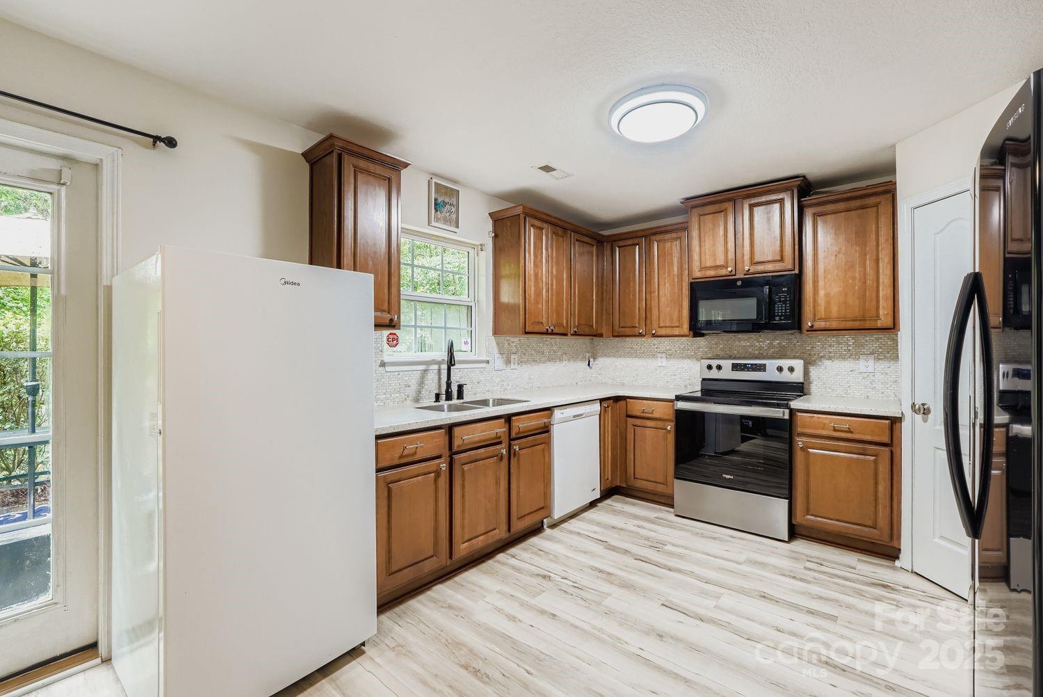 Property image 2 at 10605 Turkey Point Drive, Charlotte, NC 28214