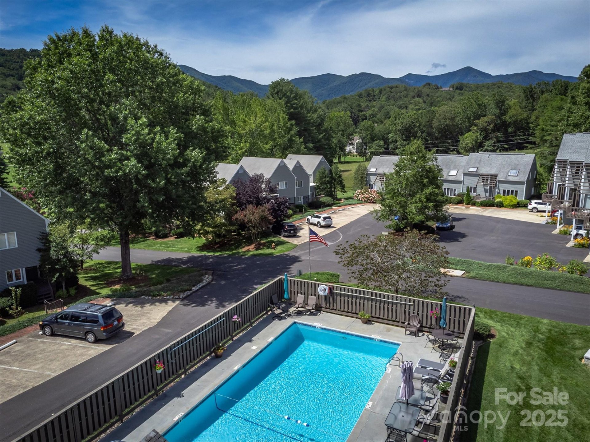 3b Lynx Drive