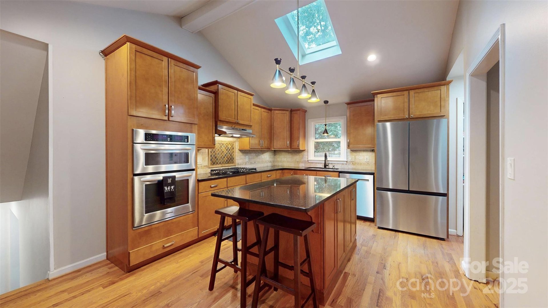 707 Knollwood Court