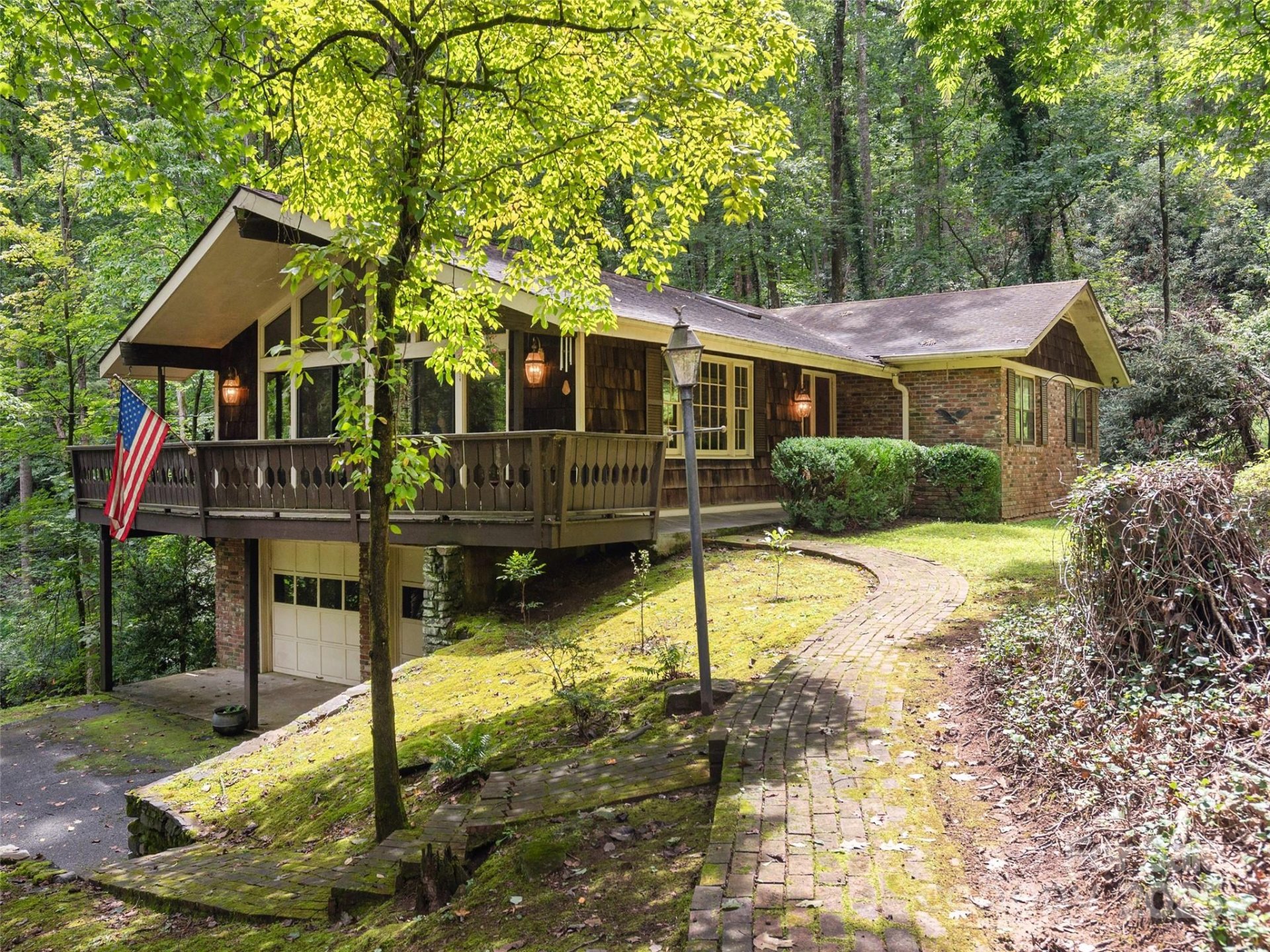 25 Iroquois Drive