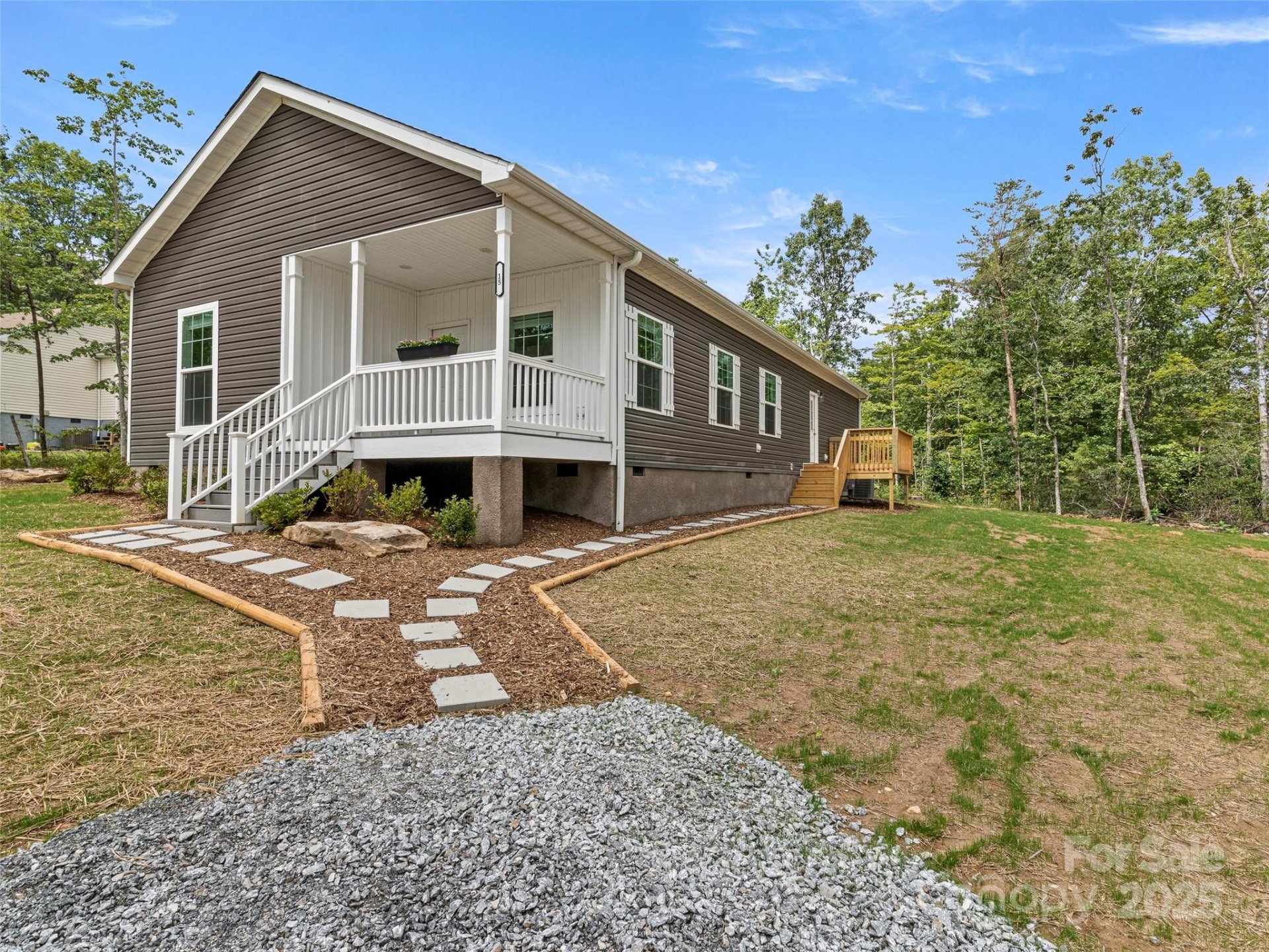 Gilliam Woods, Hendersonville Community