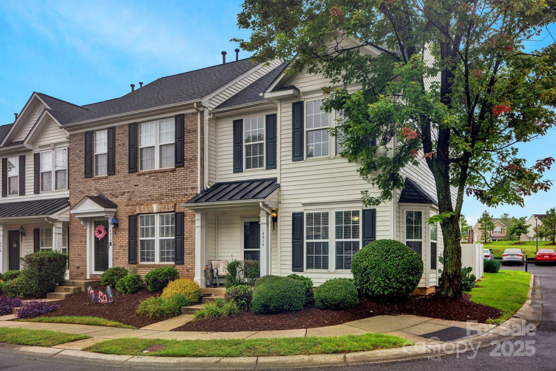 Farmington Ridge, Charlotte Community
