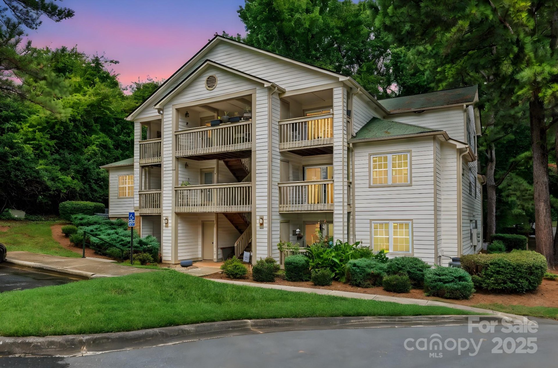 1052 Churchill Downs Court