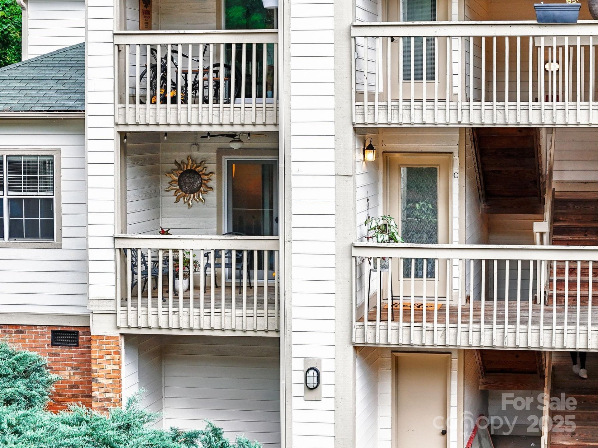 Property image 3 at 1052 Churchill Downs Court, Charlotte, NC 28211
