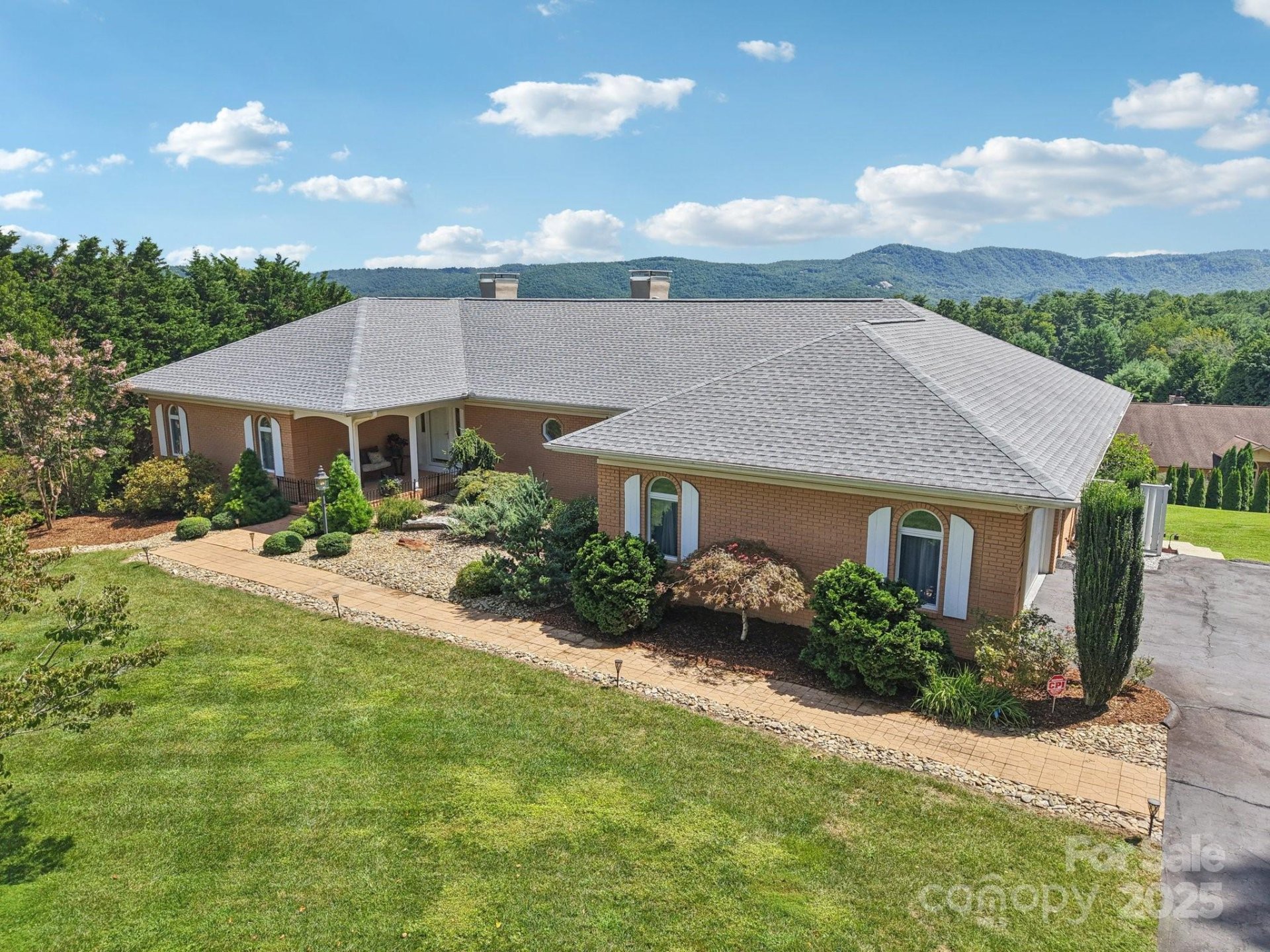 Property image 2 at 18 Thornapple Drive, Hendersonville, NC 28739