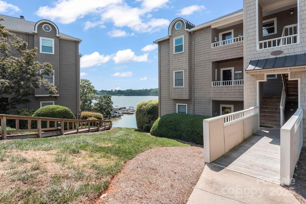 Property image 3 at 9817 Emerald Point Drive, Charlotte, NC 28278