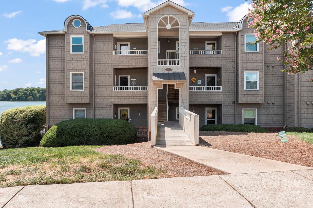Property image 4 at 9817 Emerald Point Drive, Charlotte, NC 28278