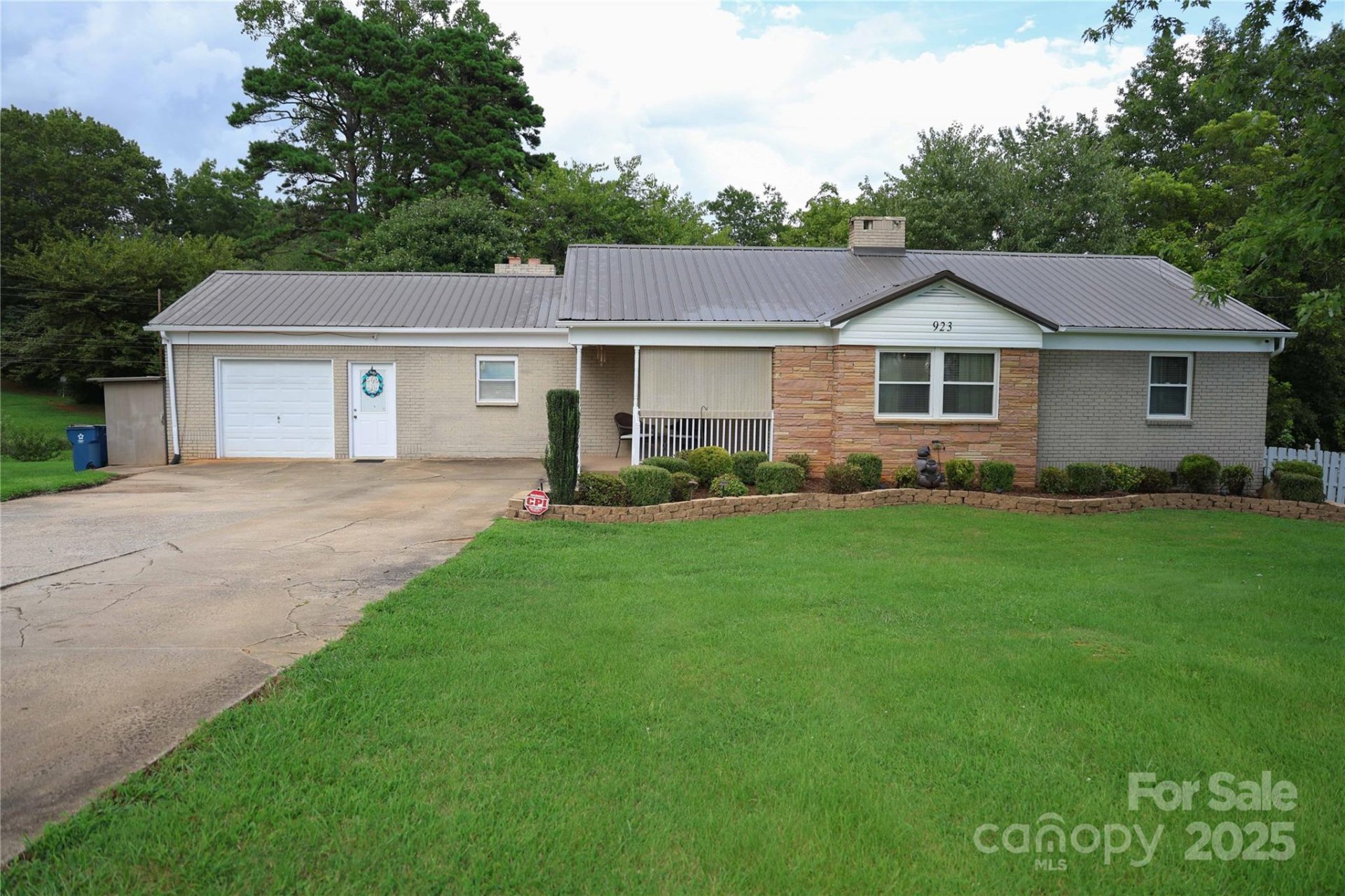 Property at 923 21st Street Drive, Hickory, NC 28602