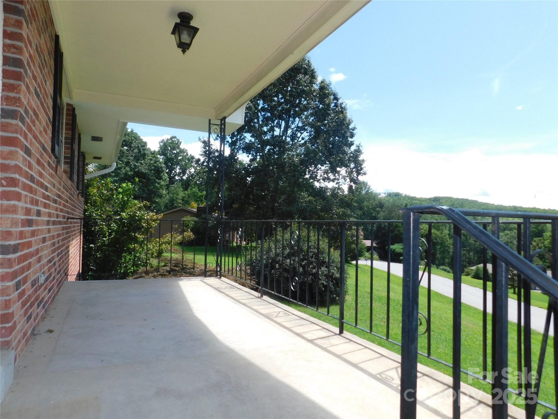 Property image 2 at 125 Fulton Drive, Hendersonville, NC 28792