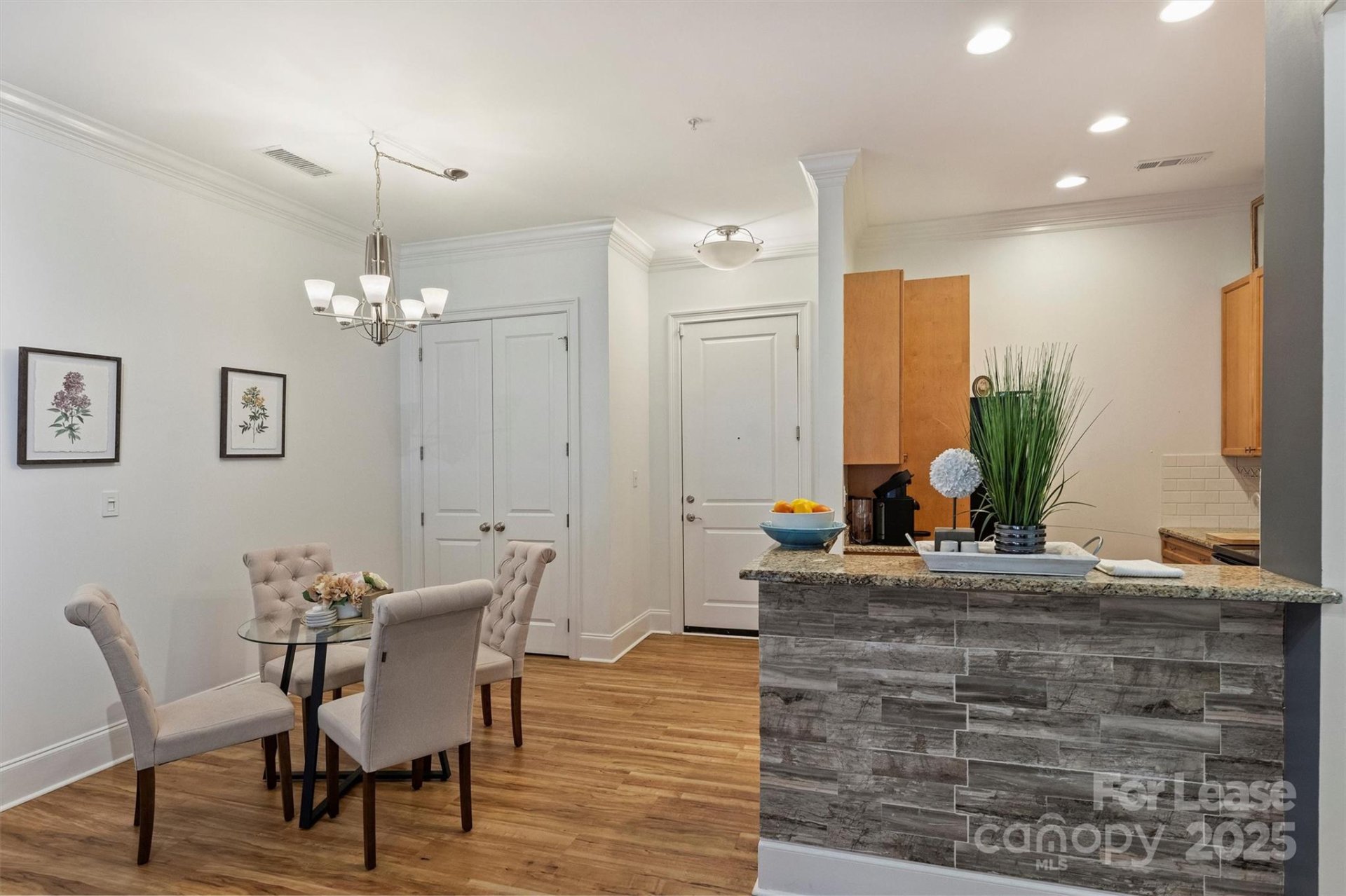 Property image 3 at 2934 Selwyn Avenue, Charlotte, NC 28209