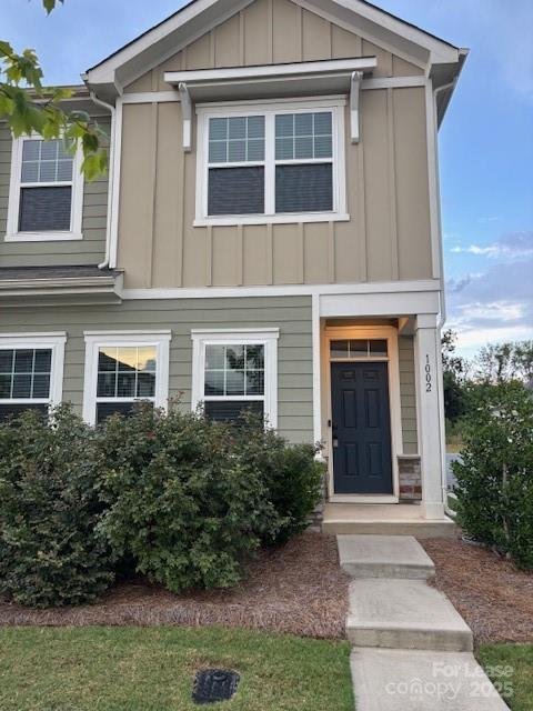1002 Sagecroft Lane