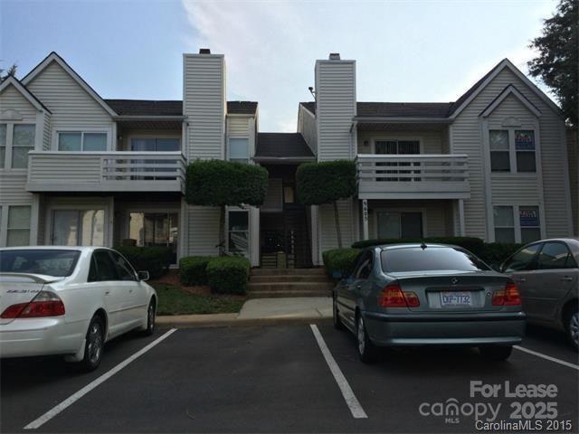 Colville Garden Condos, Charlotte Community