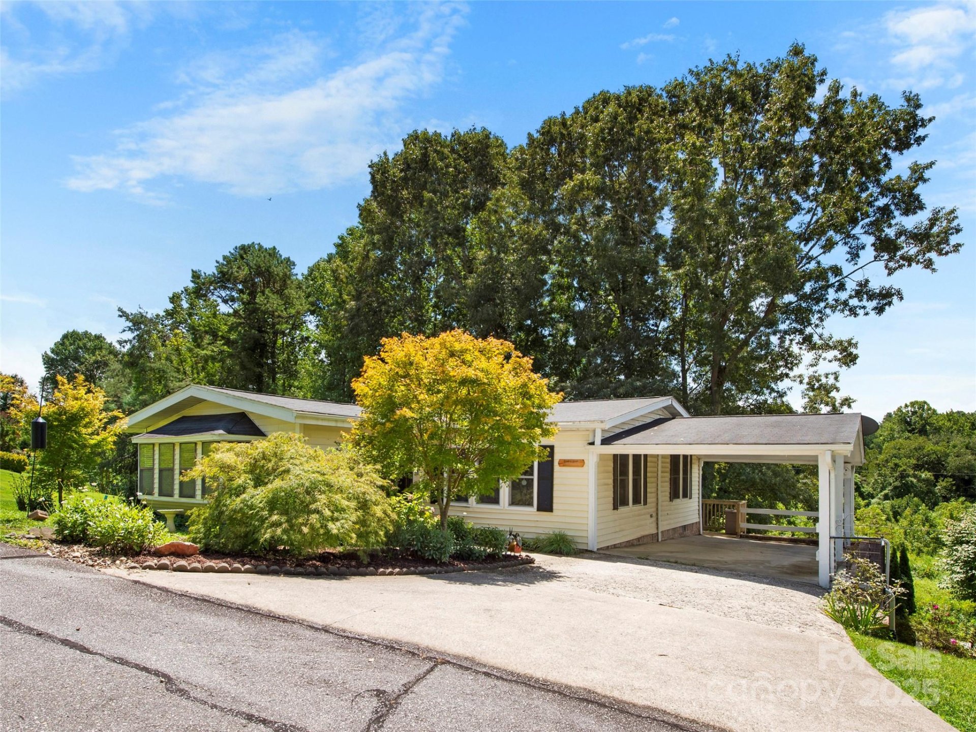 Cumberland Village, Hendersonville community