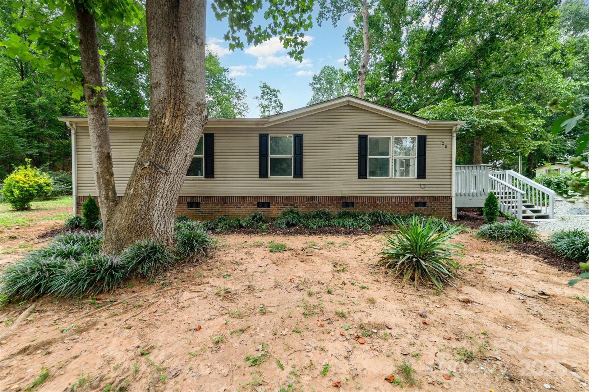 Rolling Hills, Mount Holly Community