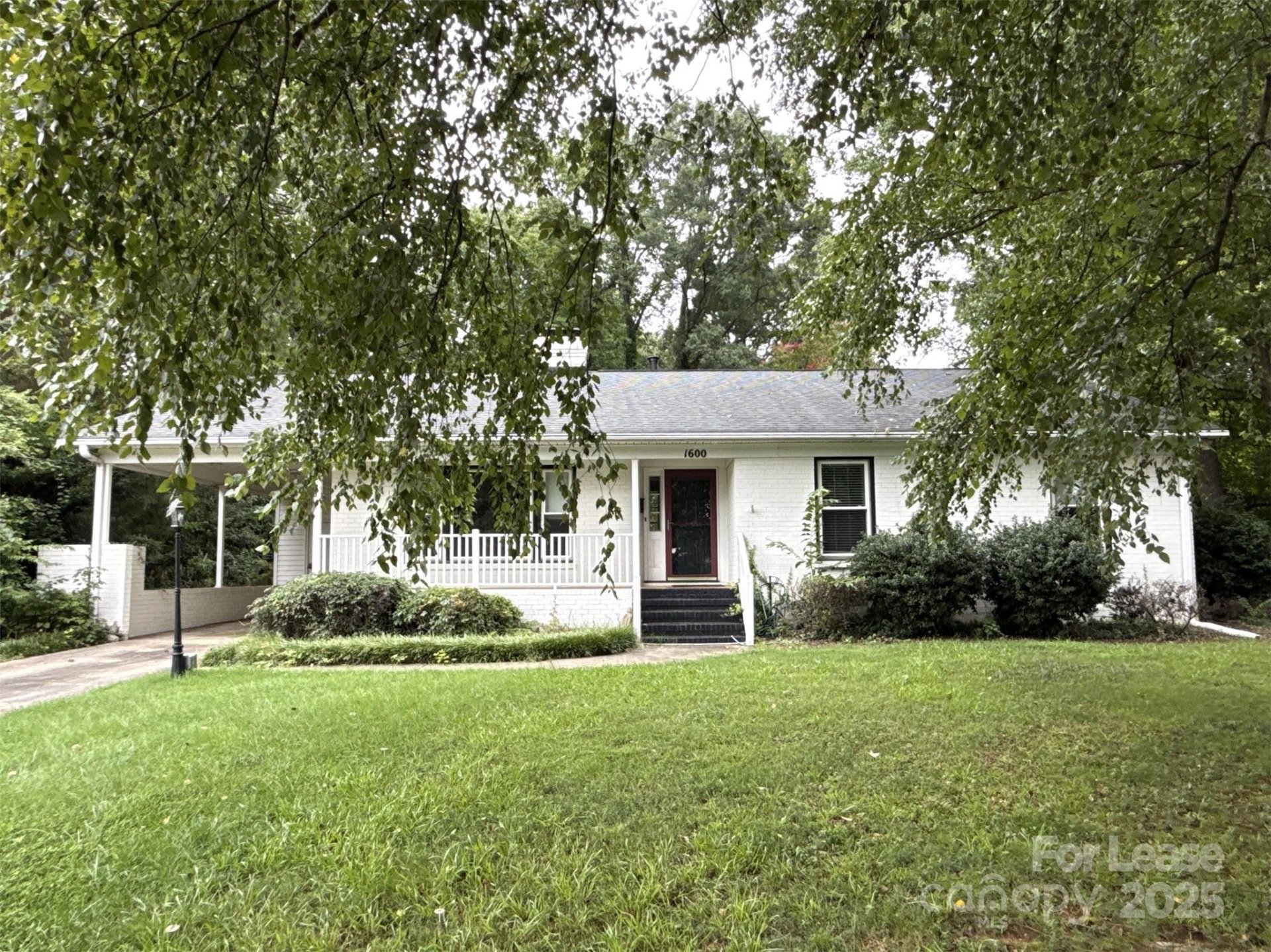 1600 Paddock Circle
