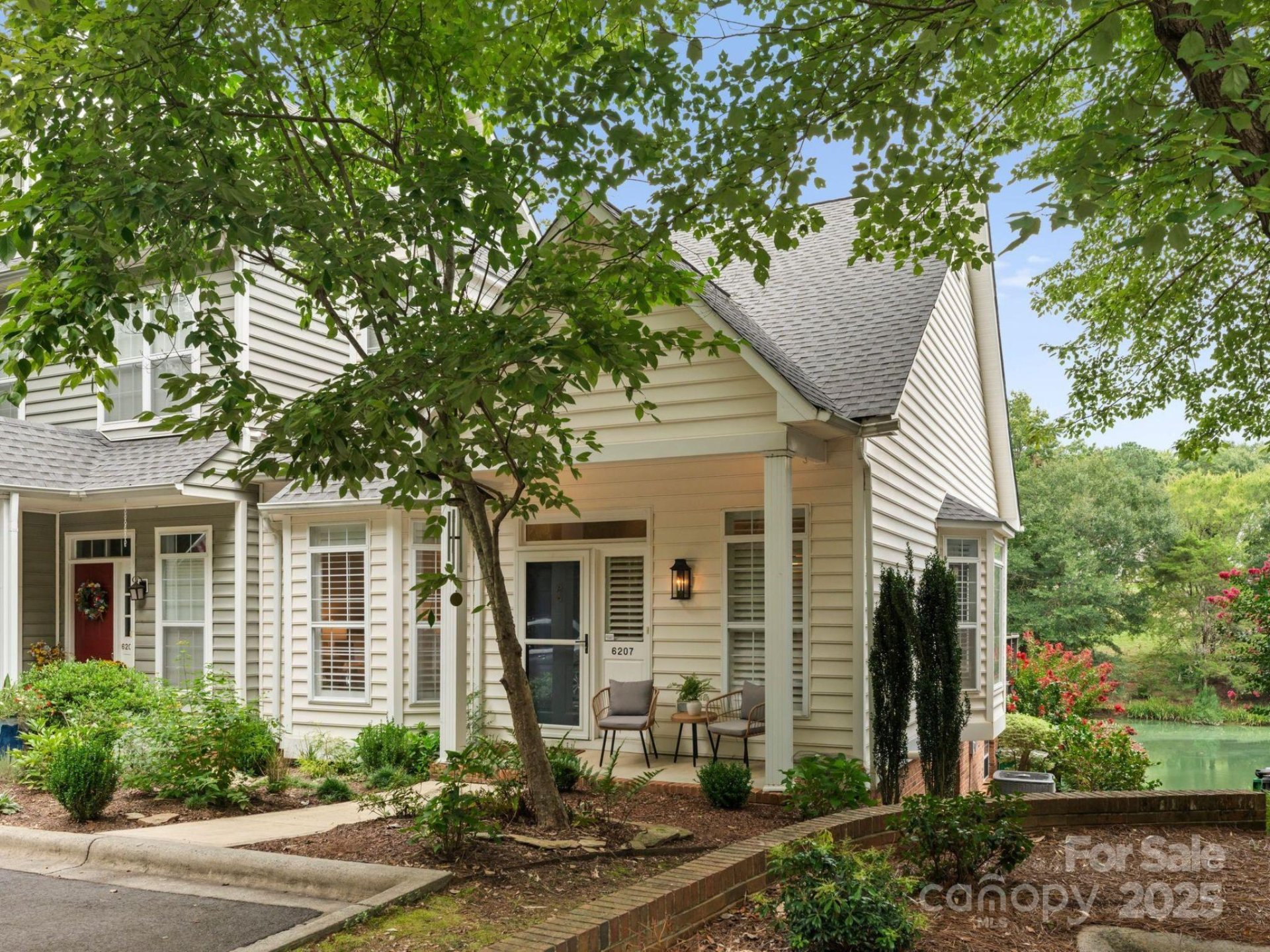 Bishops Ridge, Charlotte Community