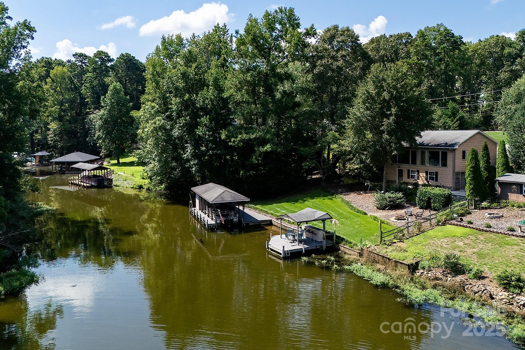 Country Club Estates, Norwood community