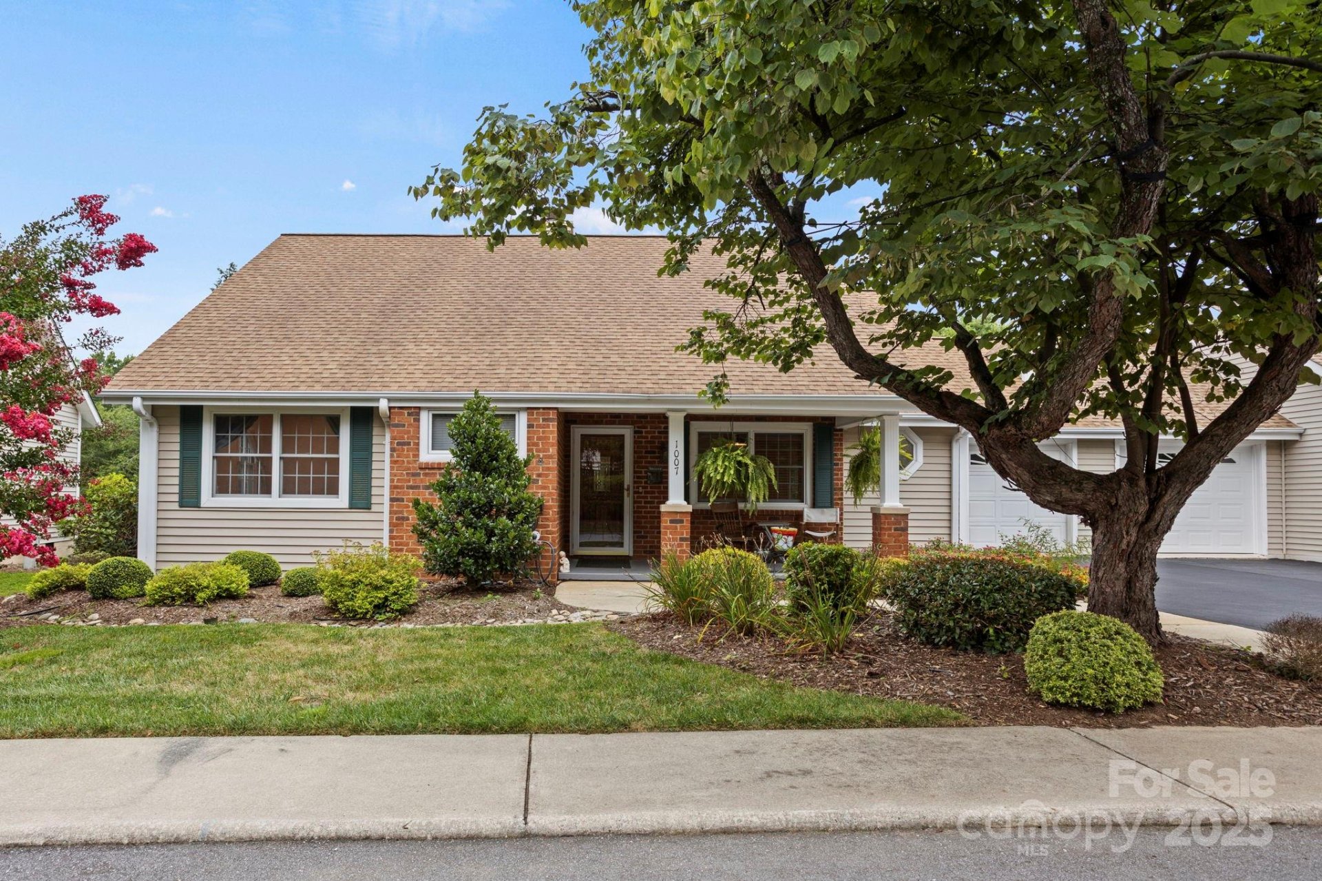 Property at 1007 Saddlebrook Drive, Hendersonville, NC 28739