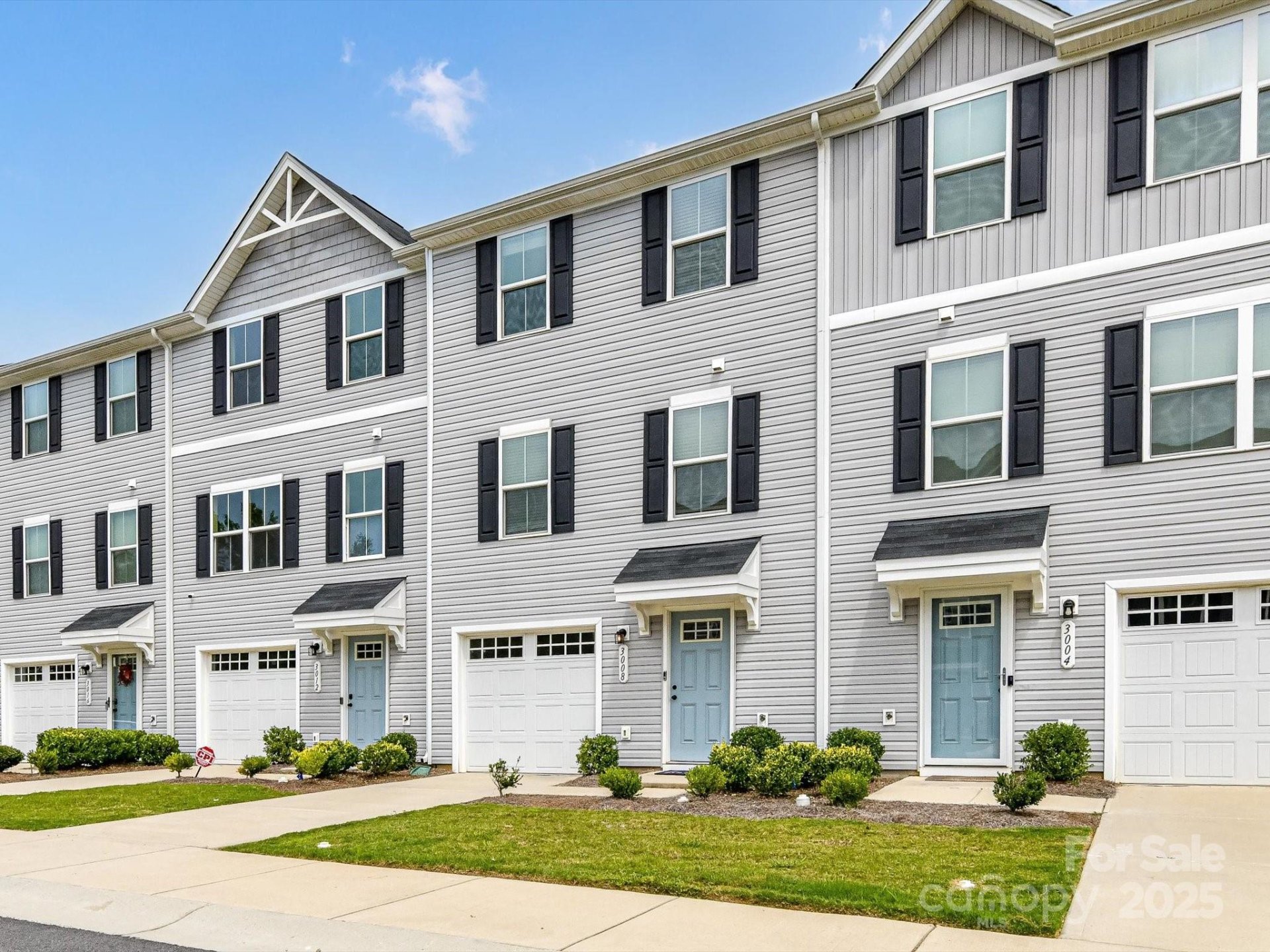 Dillon Lakes, Charlotte Community