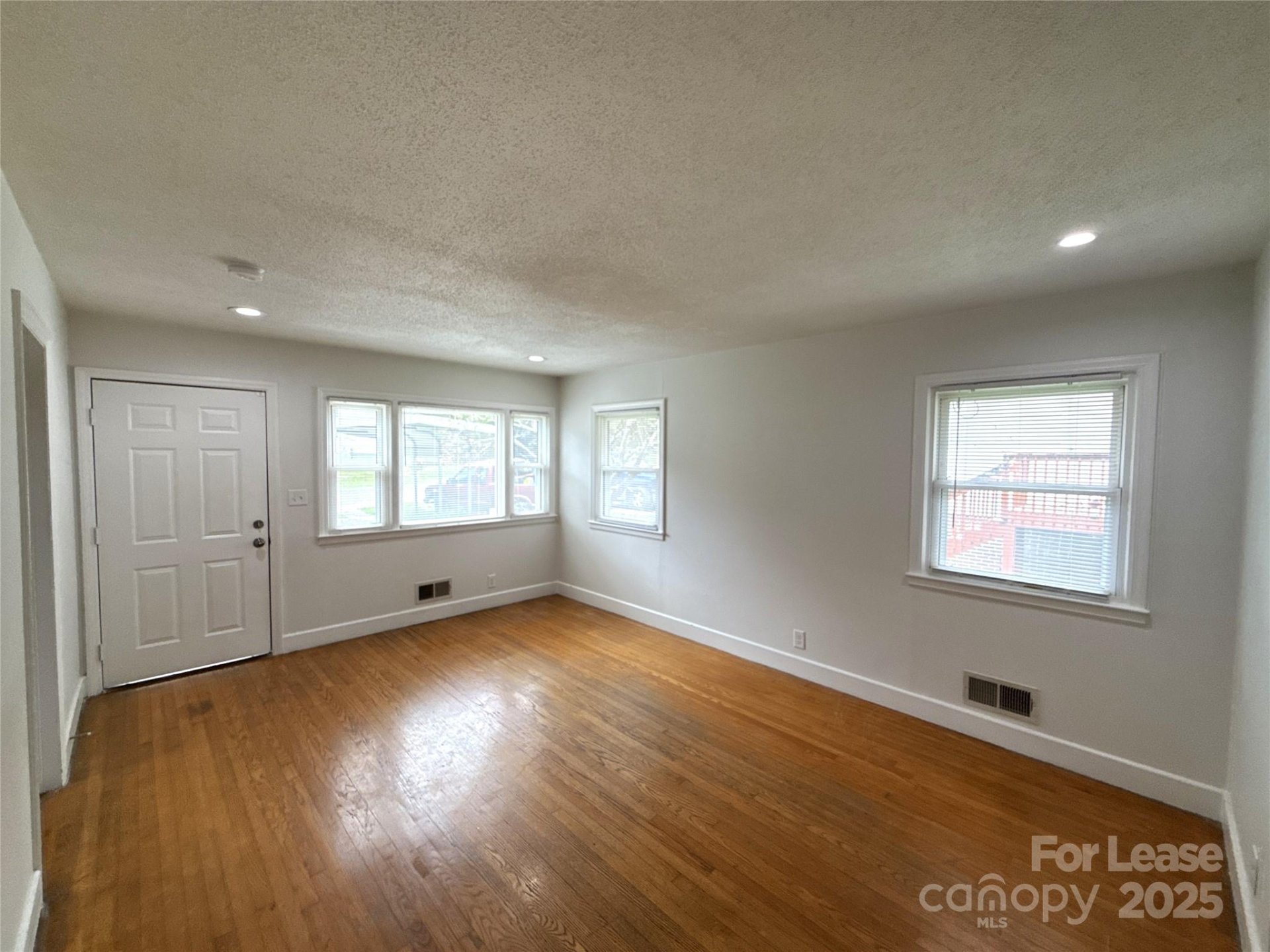 Property image 2 at 424 Walnut Avenue, Gastonia, NC 28054