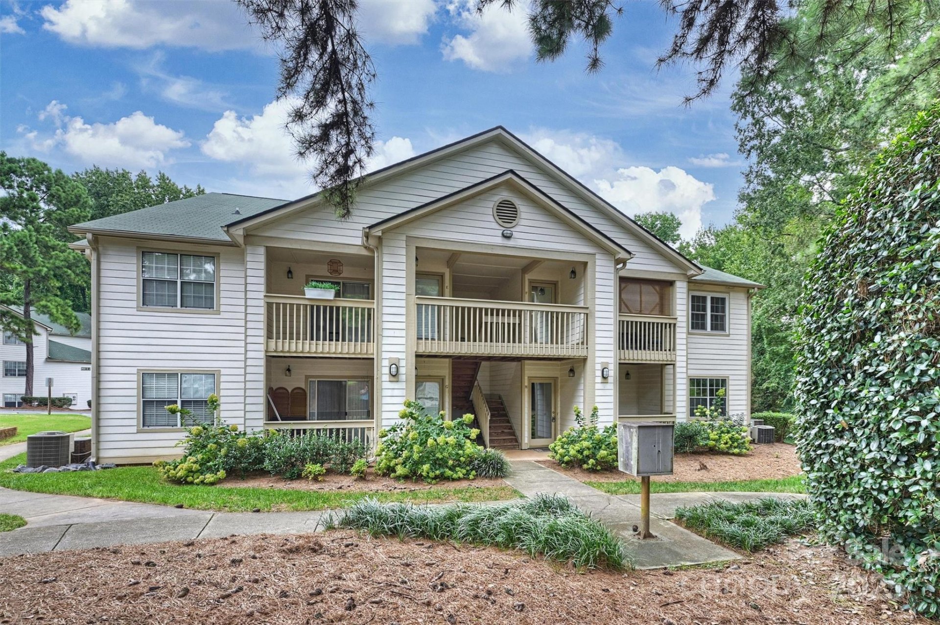 Churchill Downs, Charlotte Community