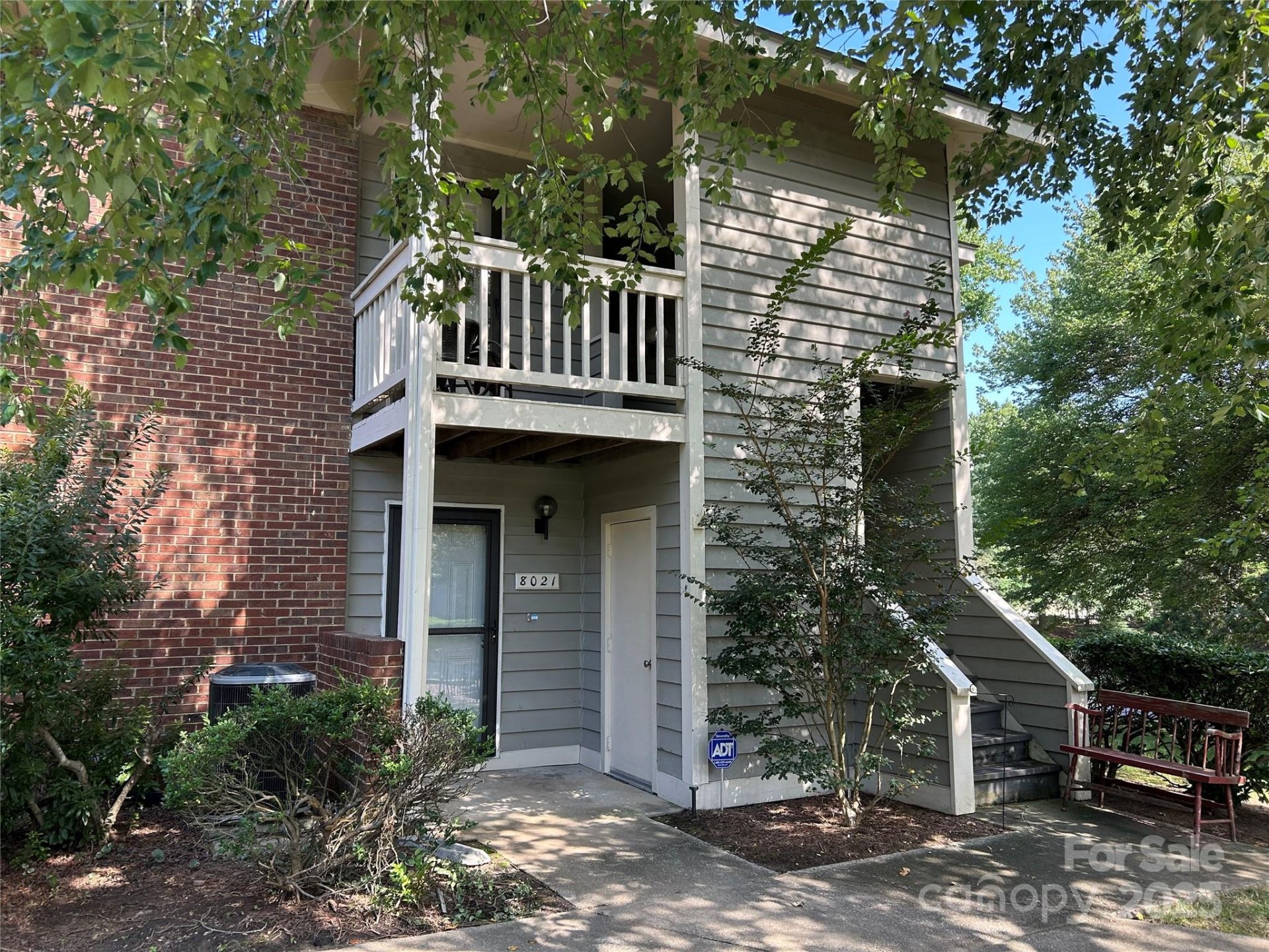 Muirfield, Charlotte Community