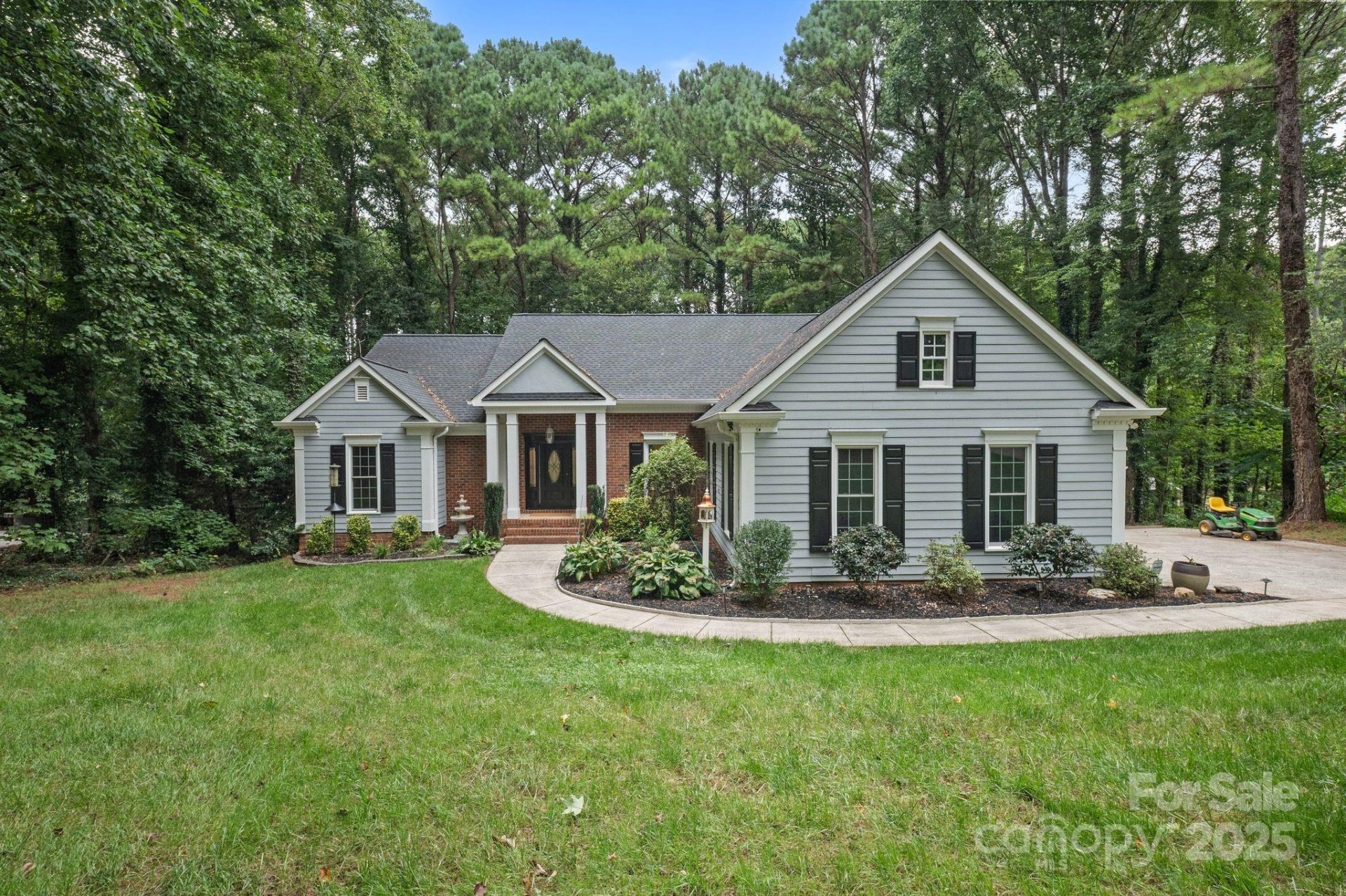 North Shore, Mooresville Community