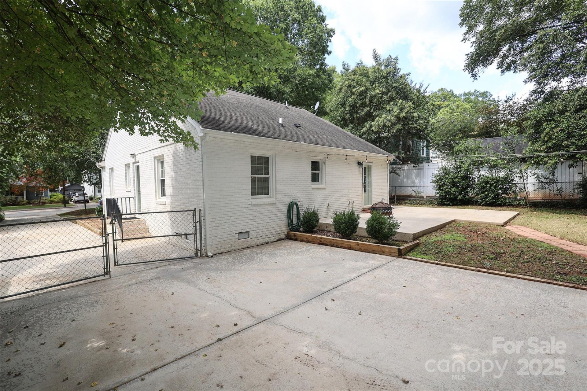 Property image 4 at 1422 Morningside Drive, Charlotte, NC 28205
