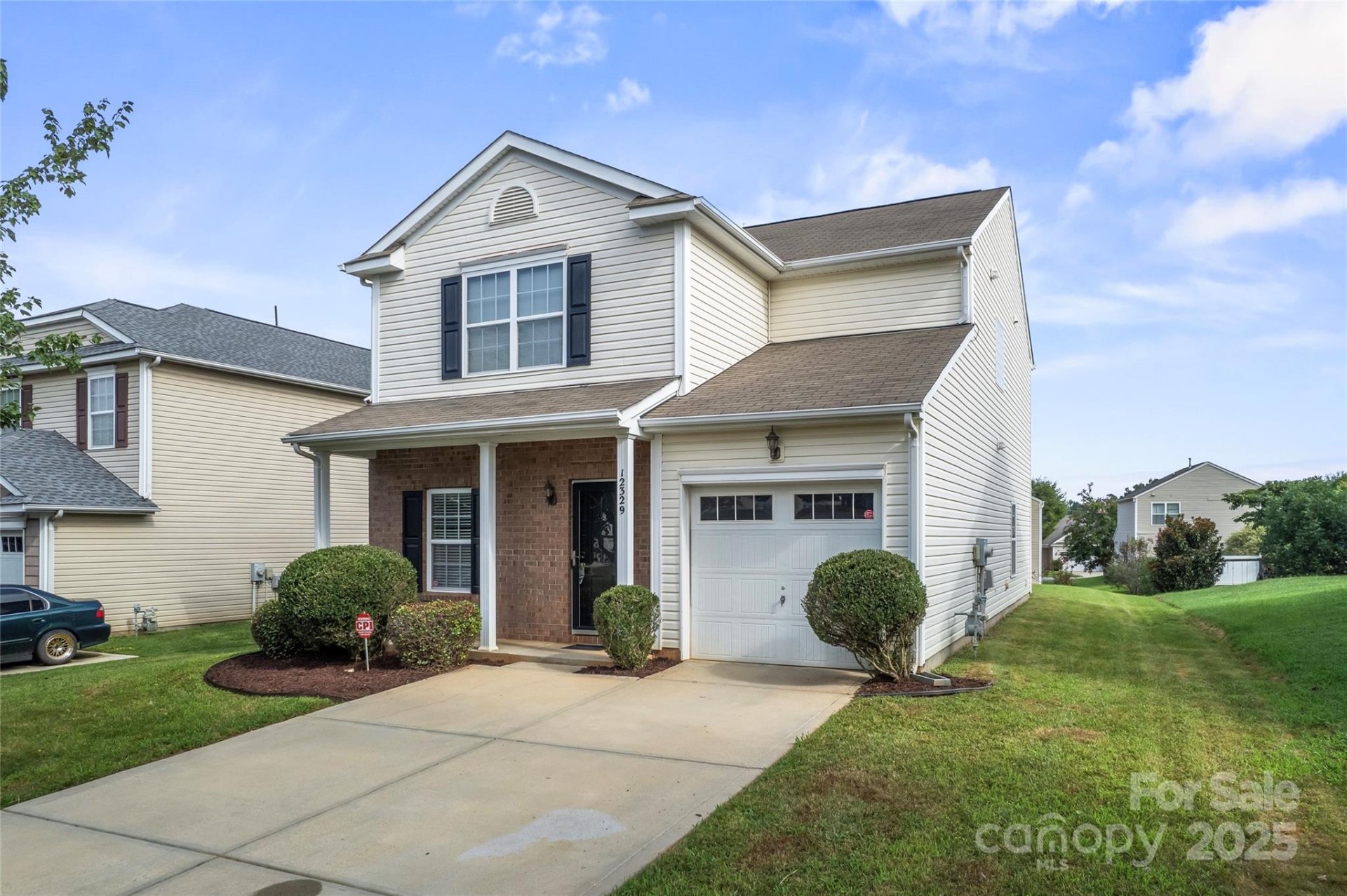 Woodbury, Charlotte Community