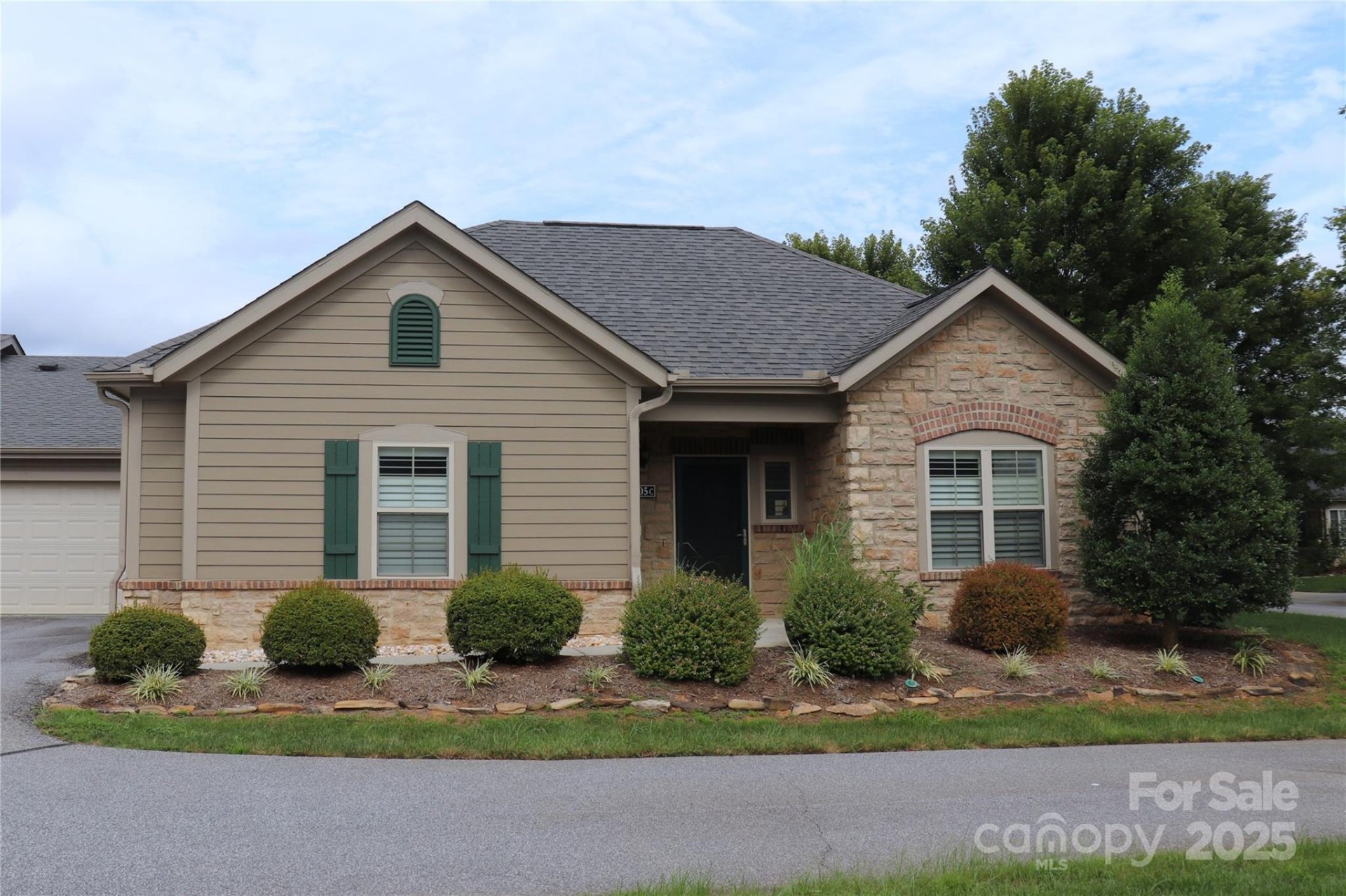 Wynnshire Ridge, Hickory Community