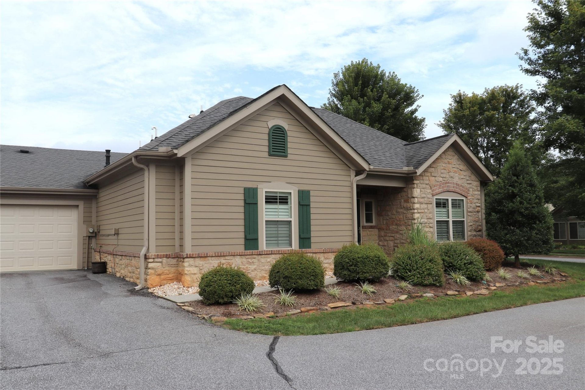 Property image 2 at 805c Wynnshire Drive, Hickory, NC 28601
