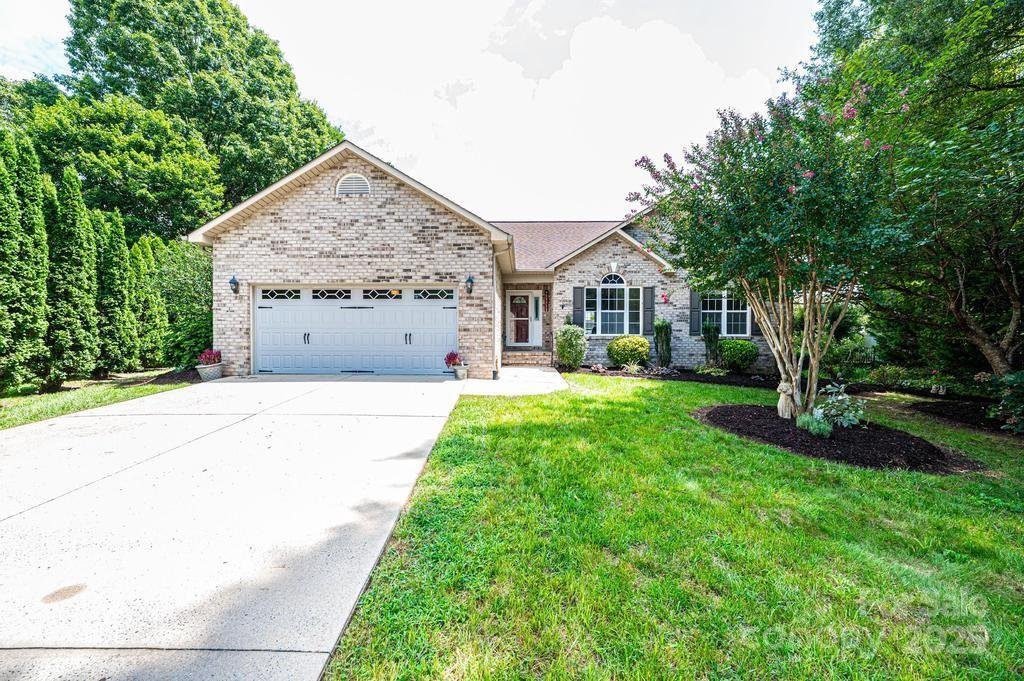 Property image 1 at 1537 34th Avenue Lane, Hickory, NC 28601