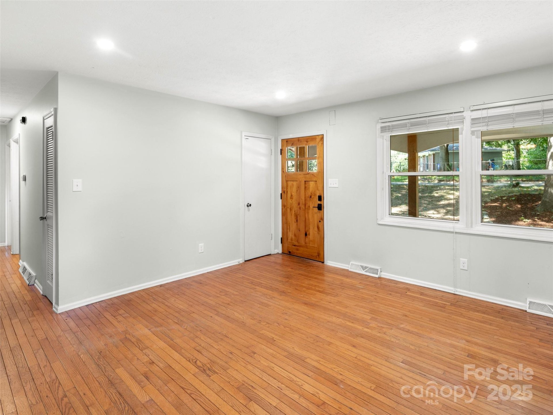 Property image 5 at 4 Merlin Way, Asheville, NC 28806