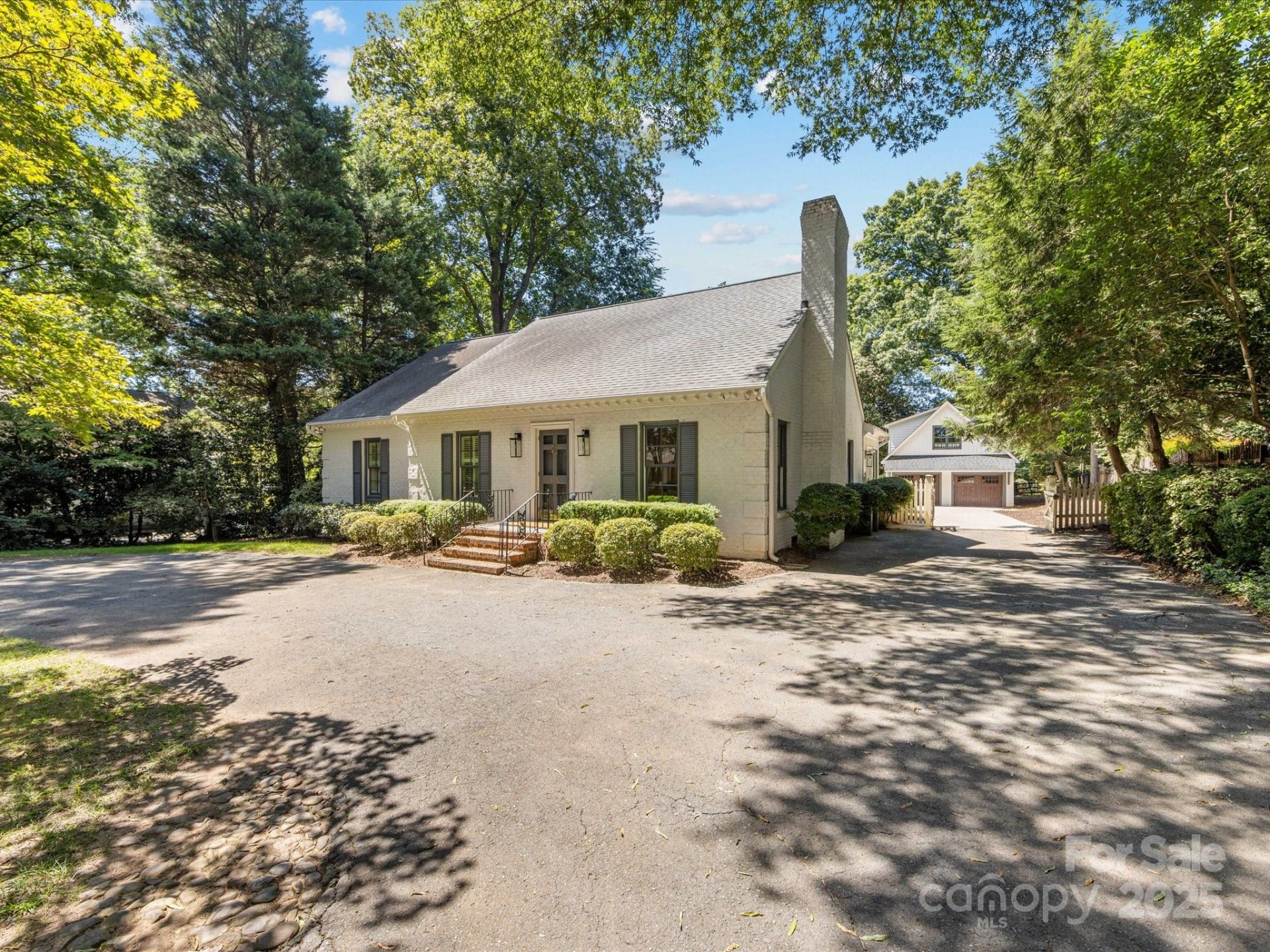 Property image 3 at 2118 Sharon Road, Charlotte, NC 28207