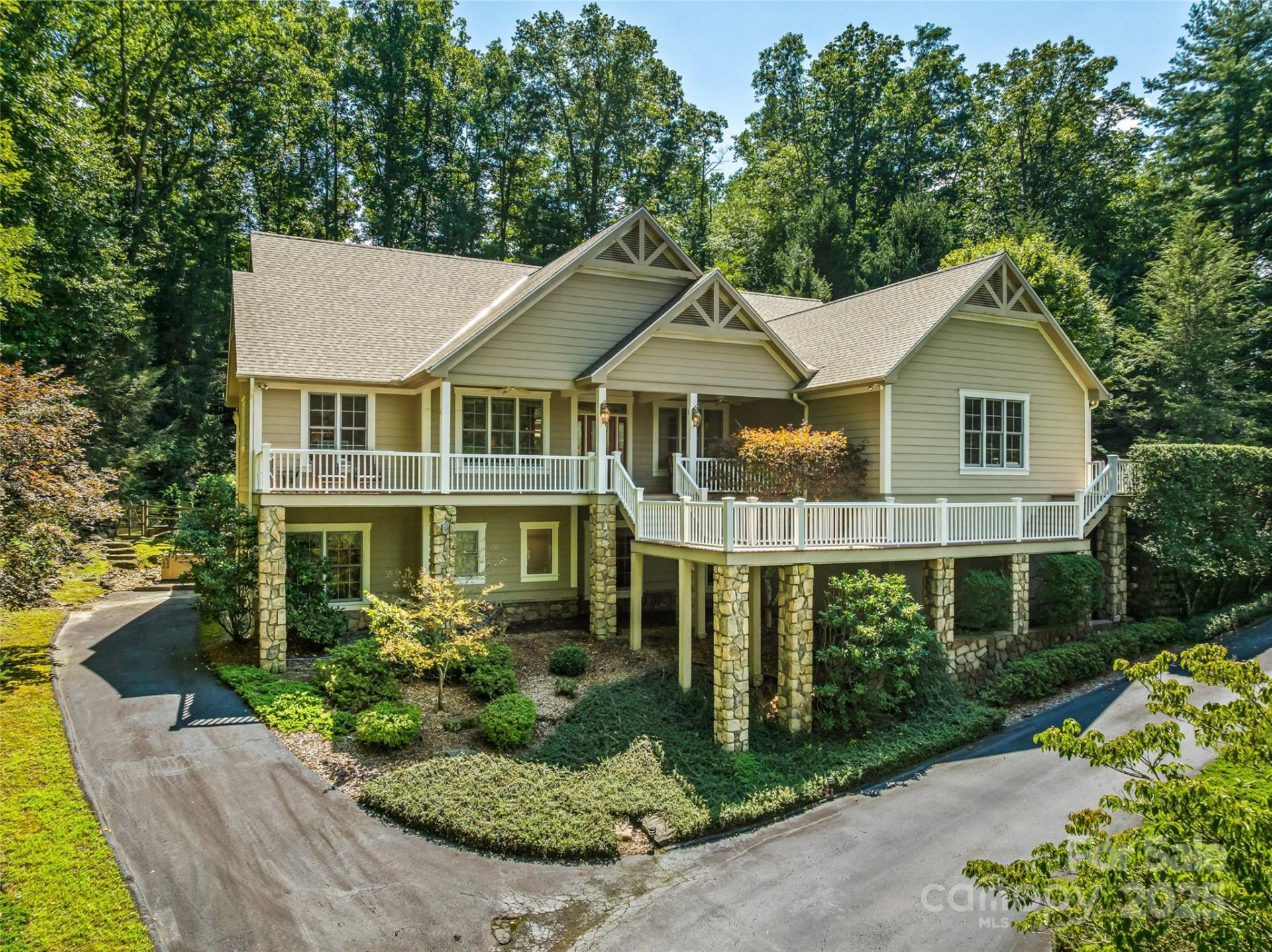 Property image 2 at 220 Amblewood Trail, Hendersonville, NC 28739