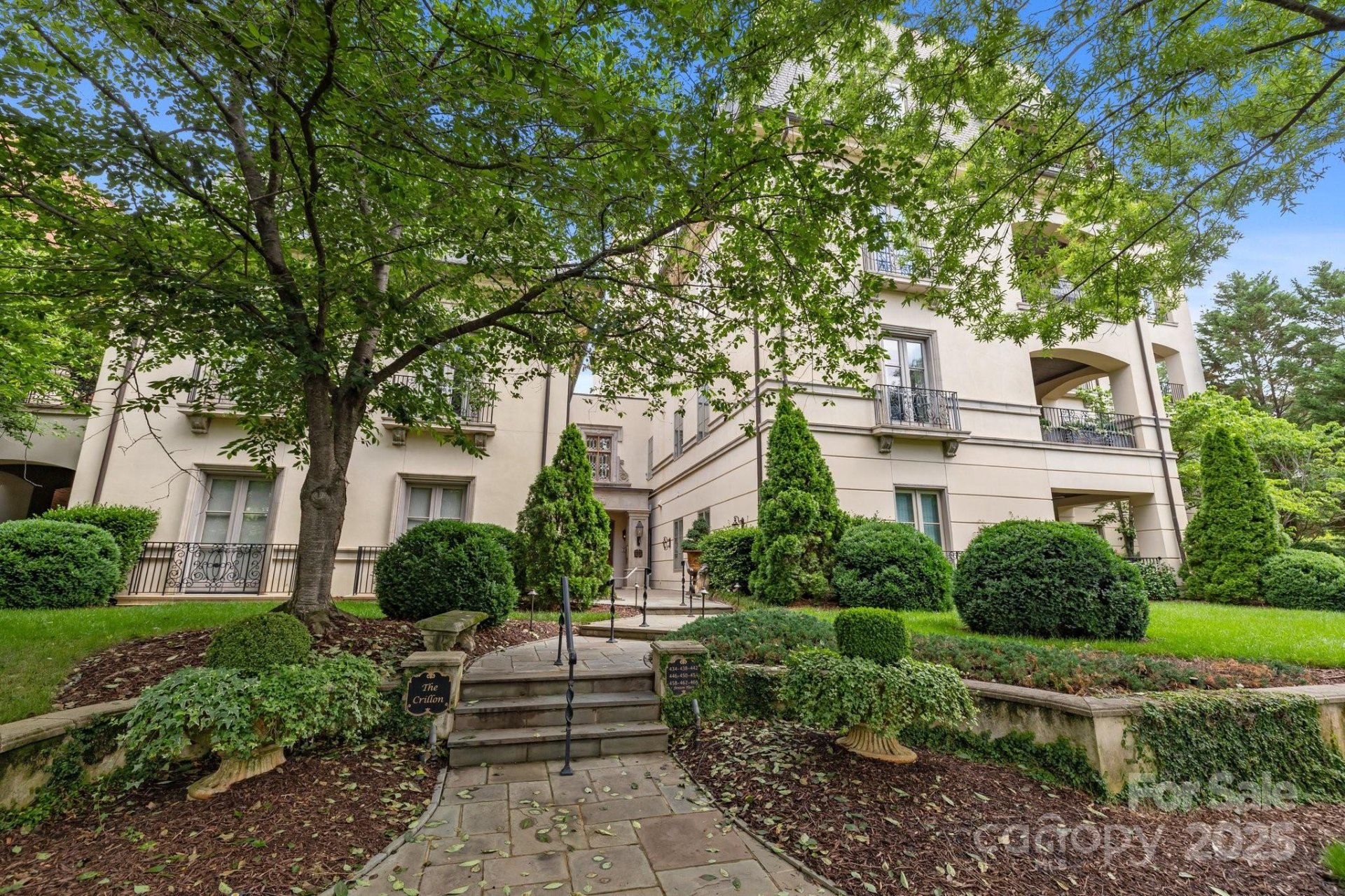 462 Fenton Place