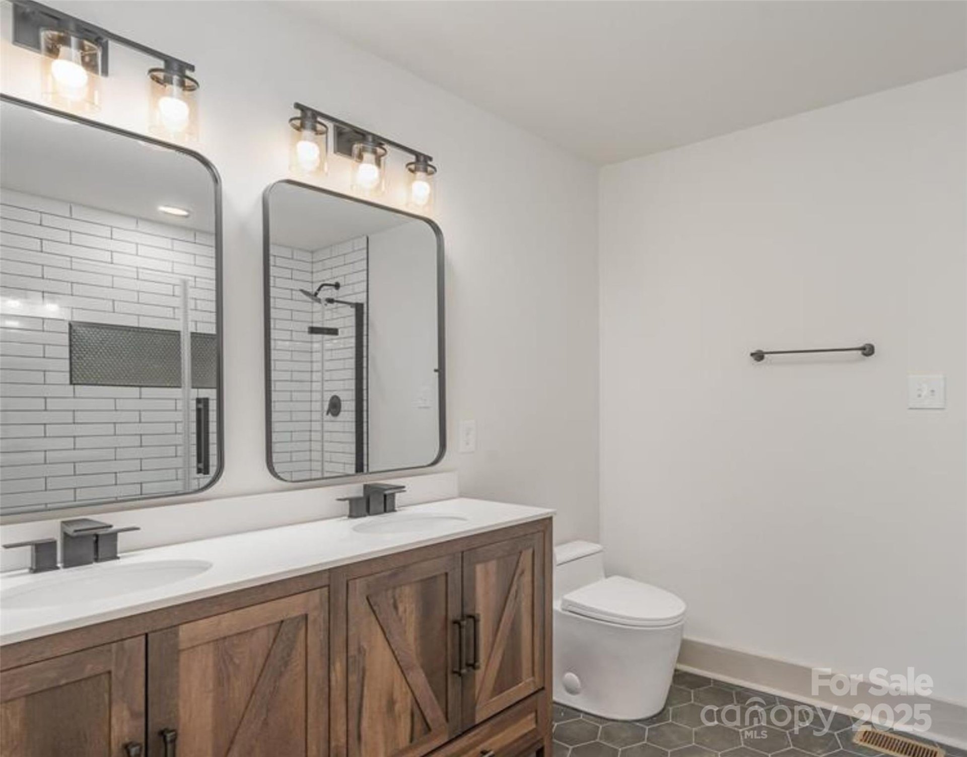 Property image 4 at 2104 St Mark Street, Charlotte, NC 28216