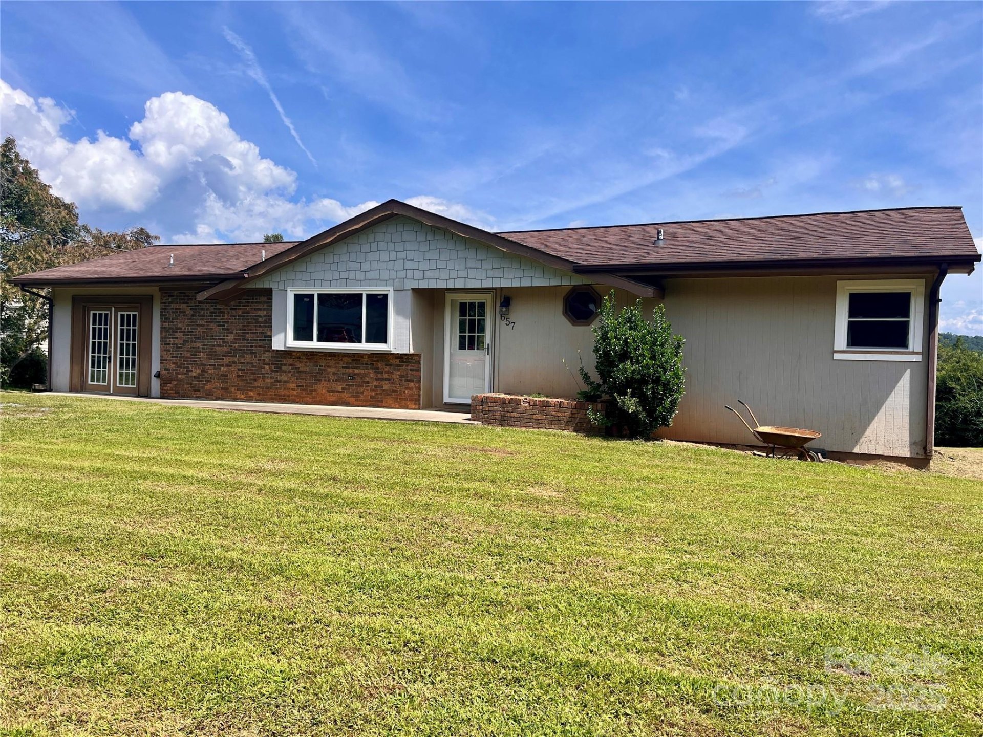 657 Arrowhead Trail