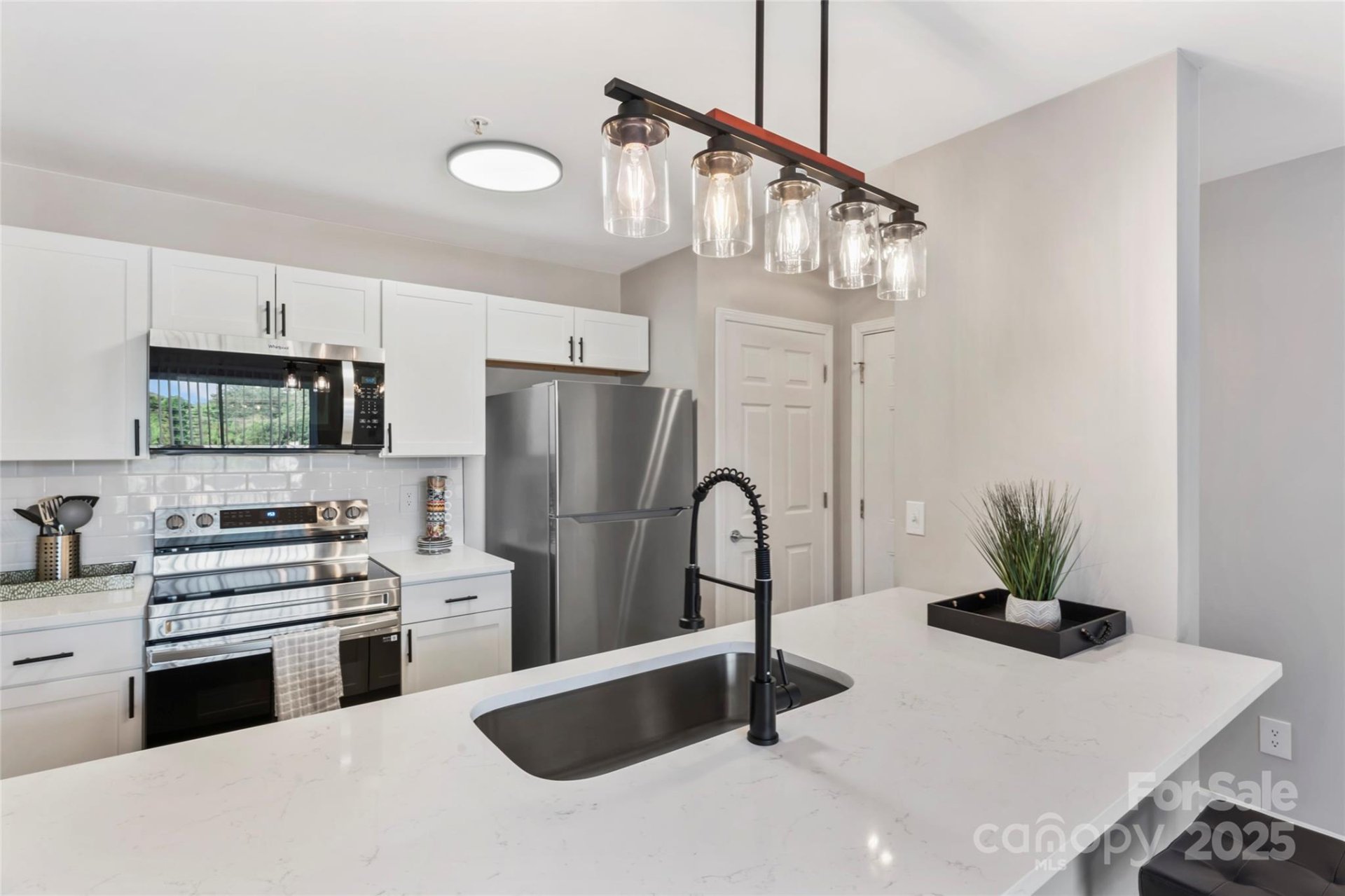 Property image 2 at 1620 Arlyn Circle, Charlotte, NC 28213