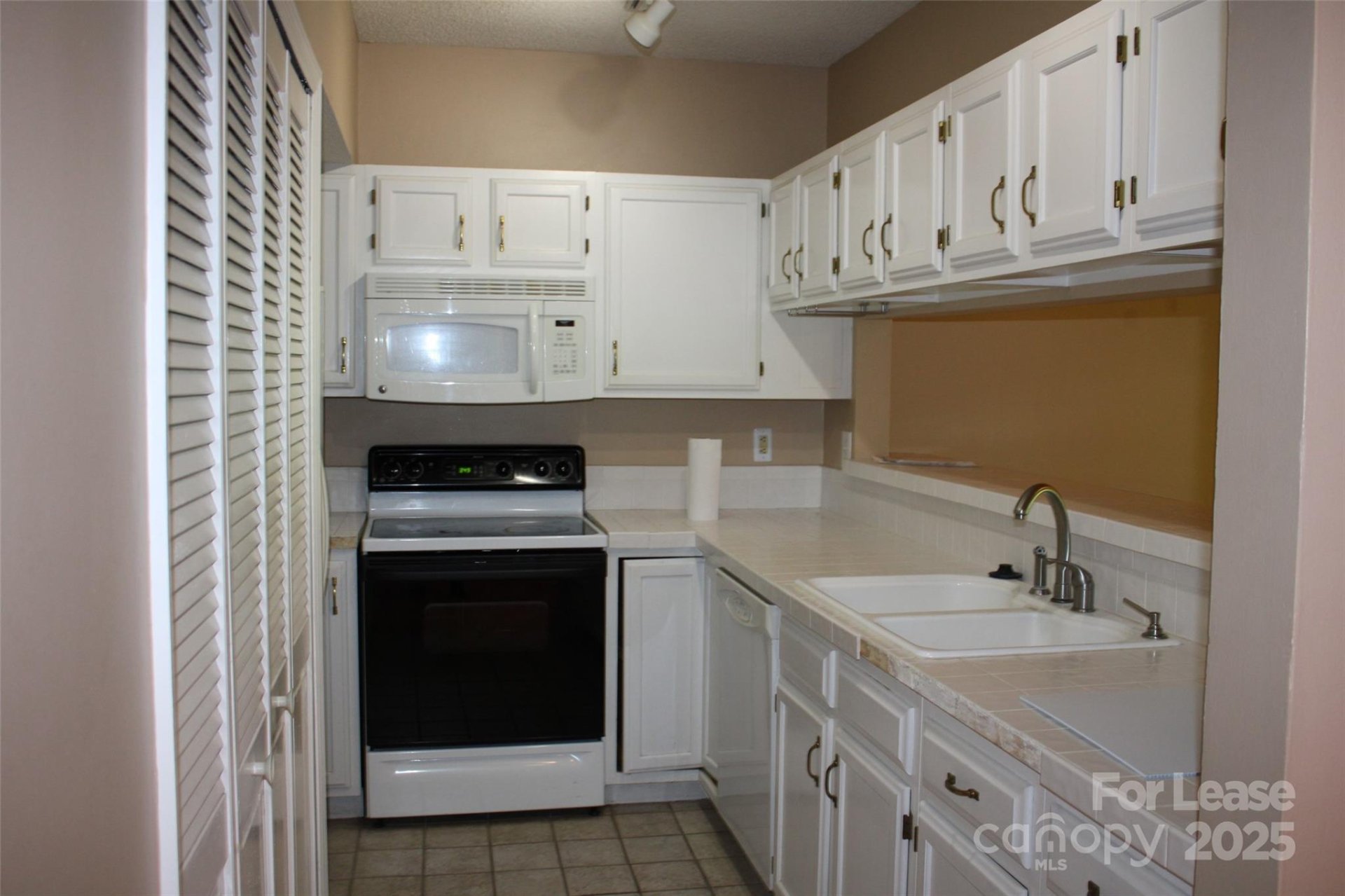 Property image 2 at 19827 Henderson Road, Cornelius, NC 28031